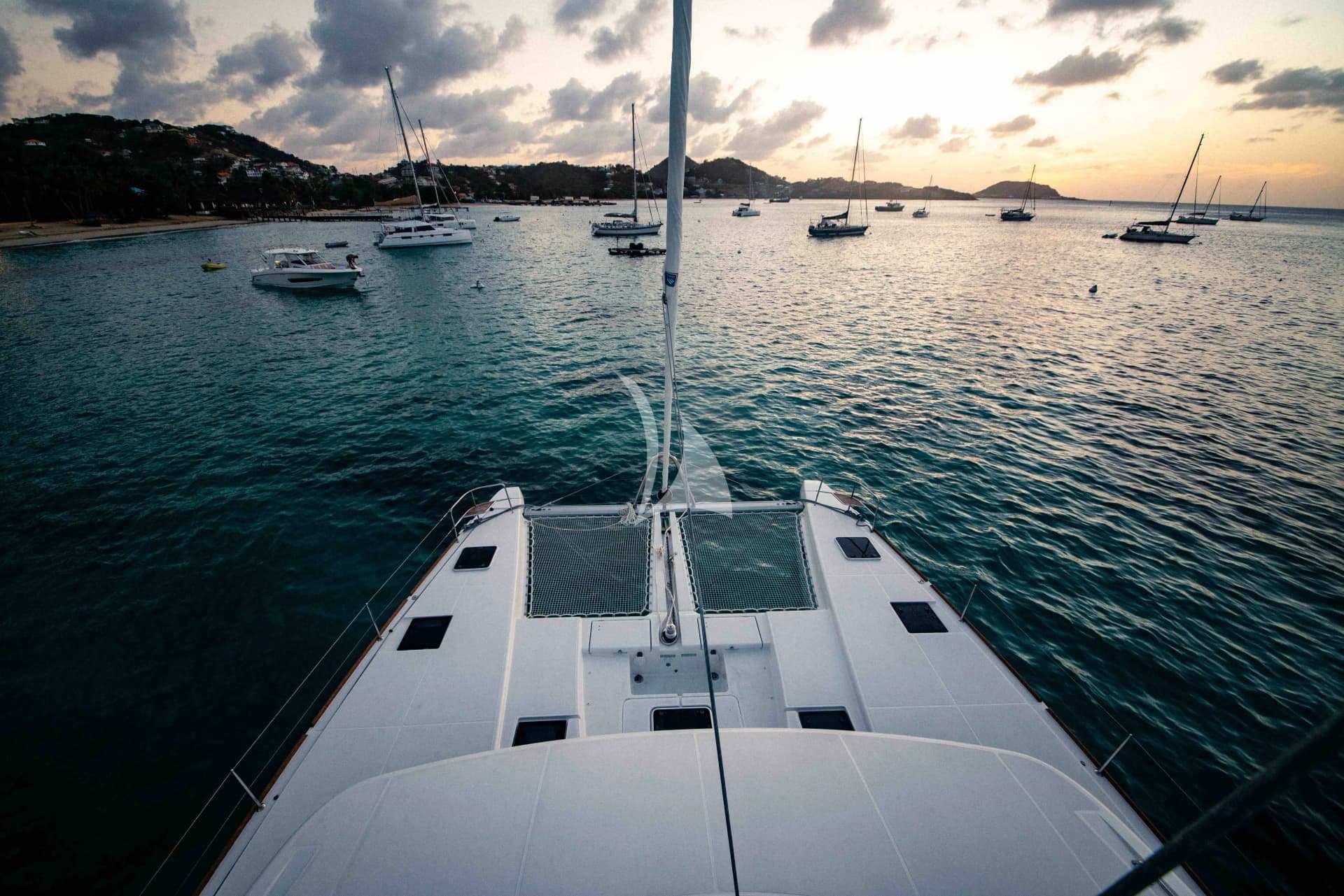 AKANA – Exterior