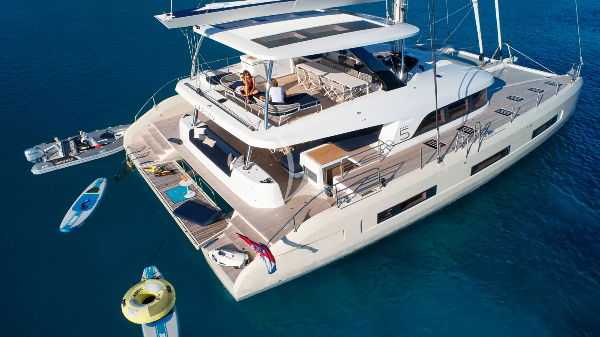 AMADA MIA – Exterior