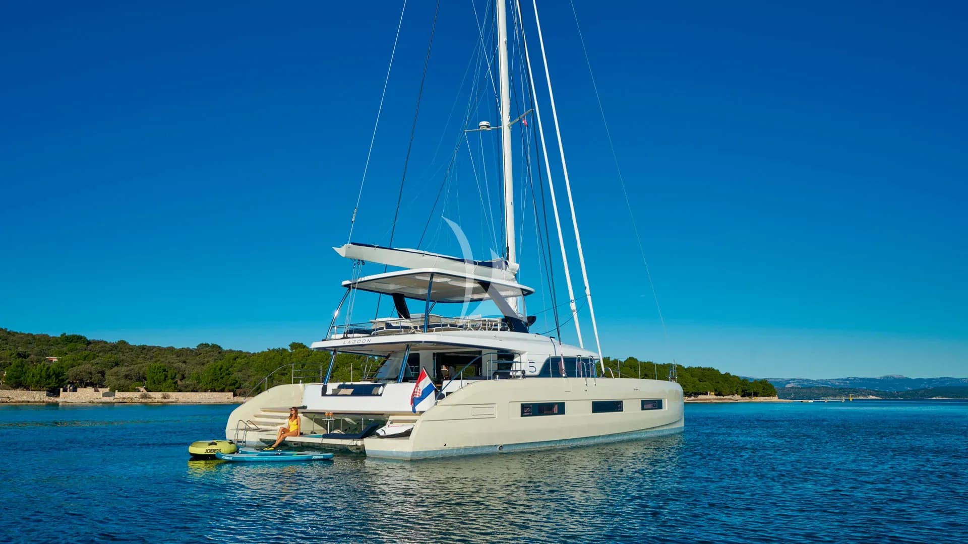 AMADA MIA – Exterior