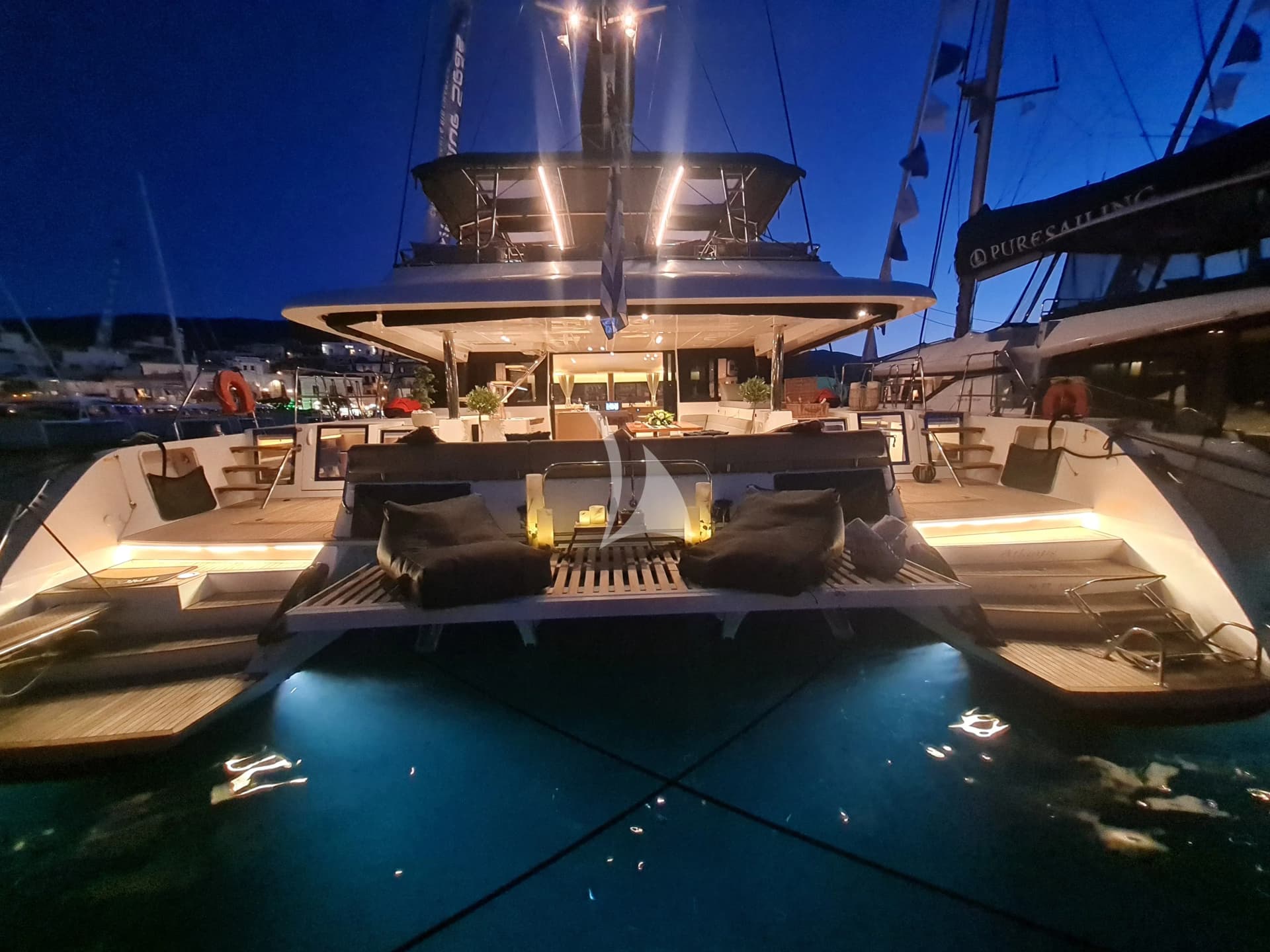 ATLANTIS – Exterior