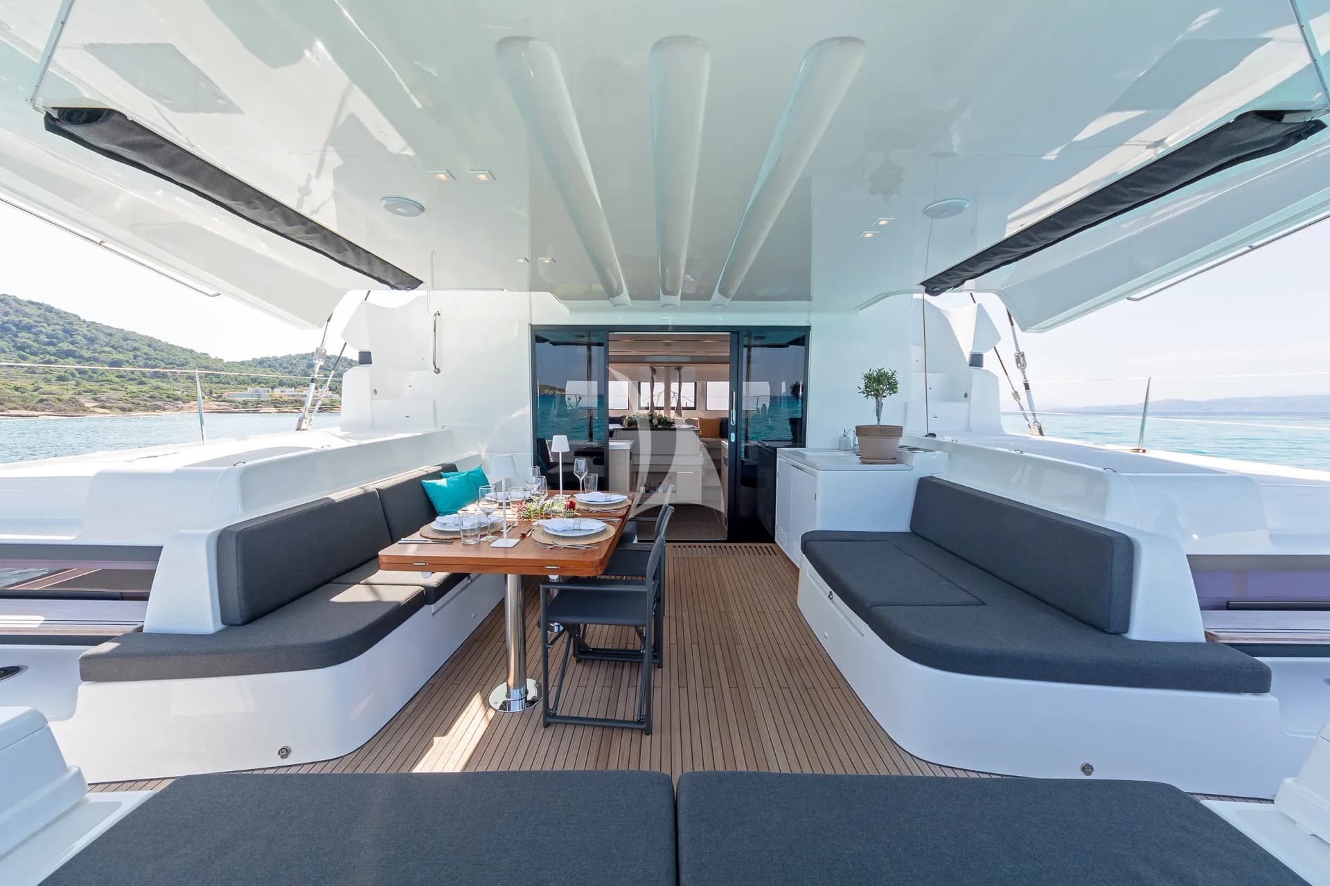 EFFIE STAR – Exterior