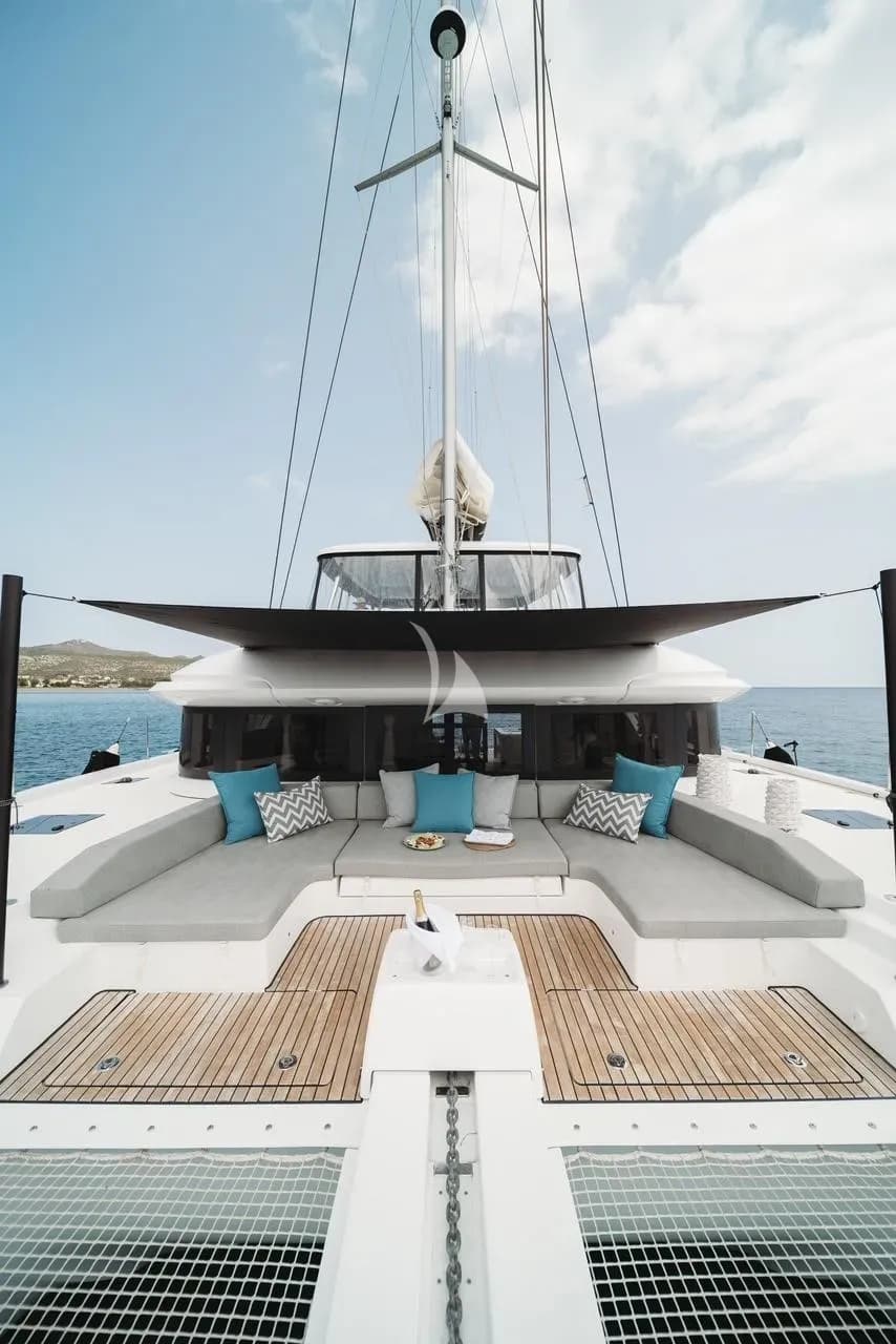 HYDRUS – Exterior
