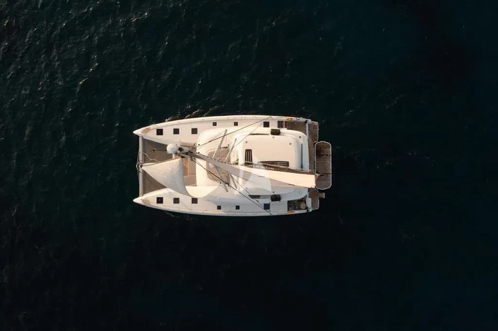 HYDRUS – Exterior