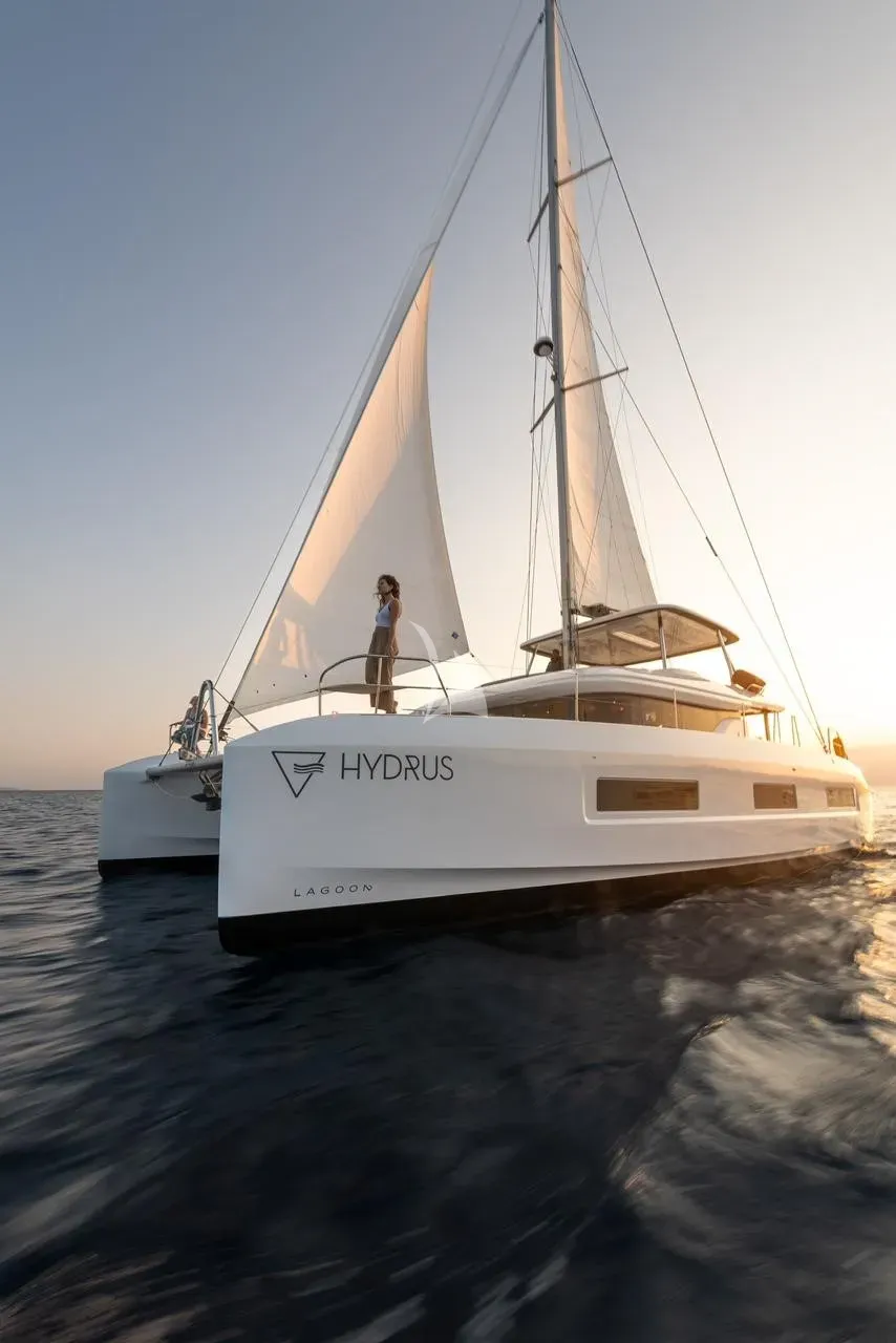 HYDRUS – Exterior