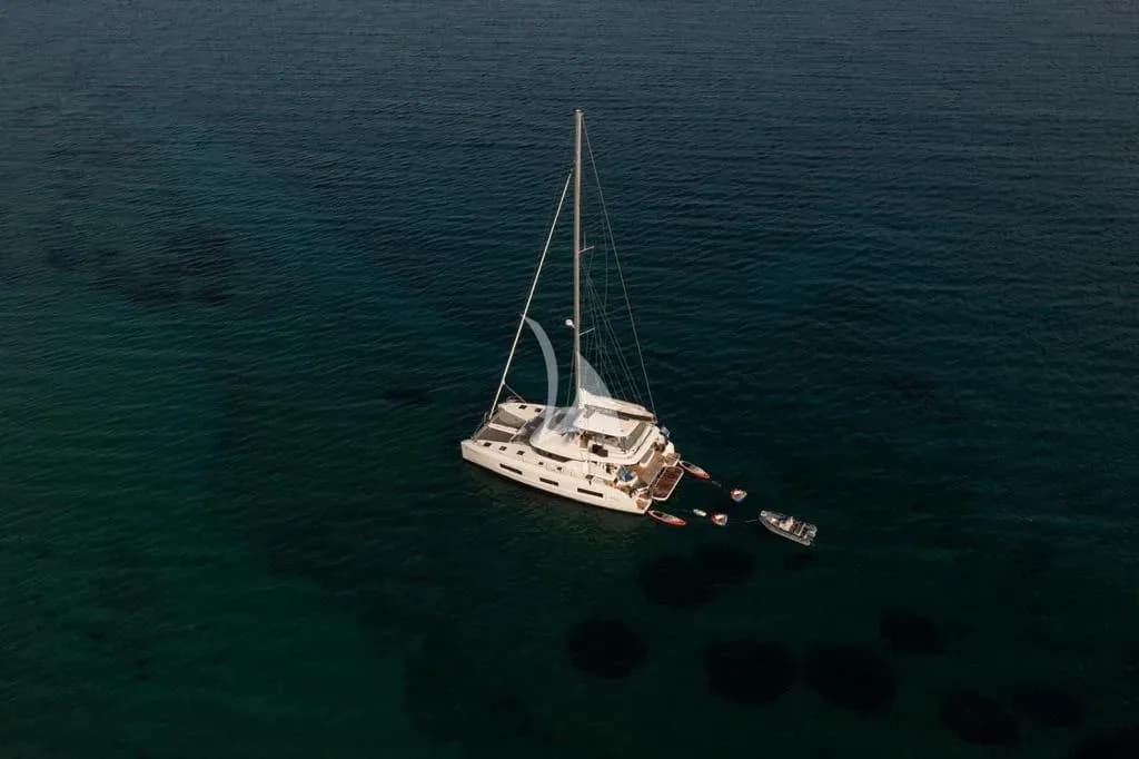 HYDRUS – Exterior
