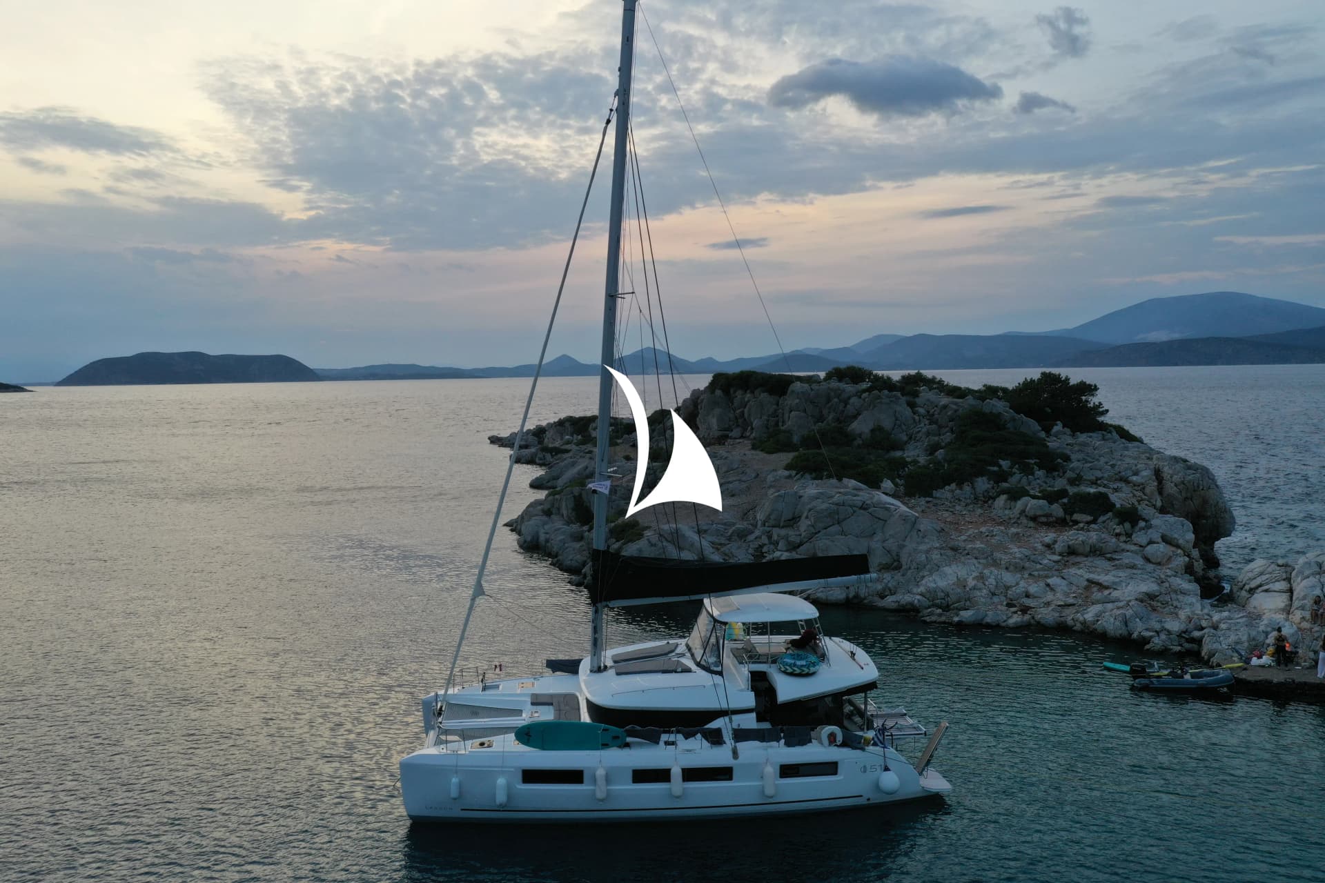 JEWEL – Exterior