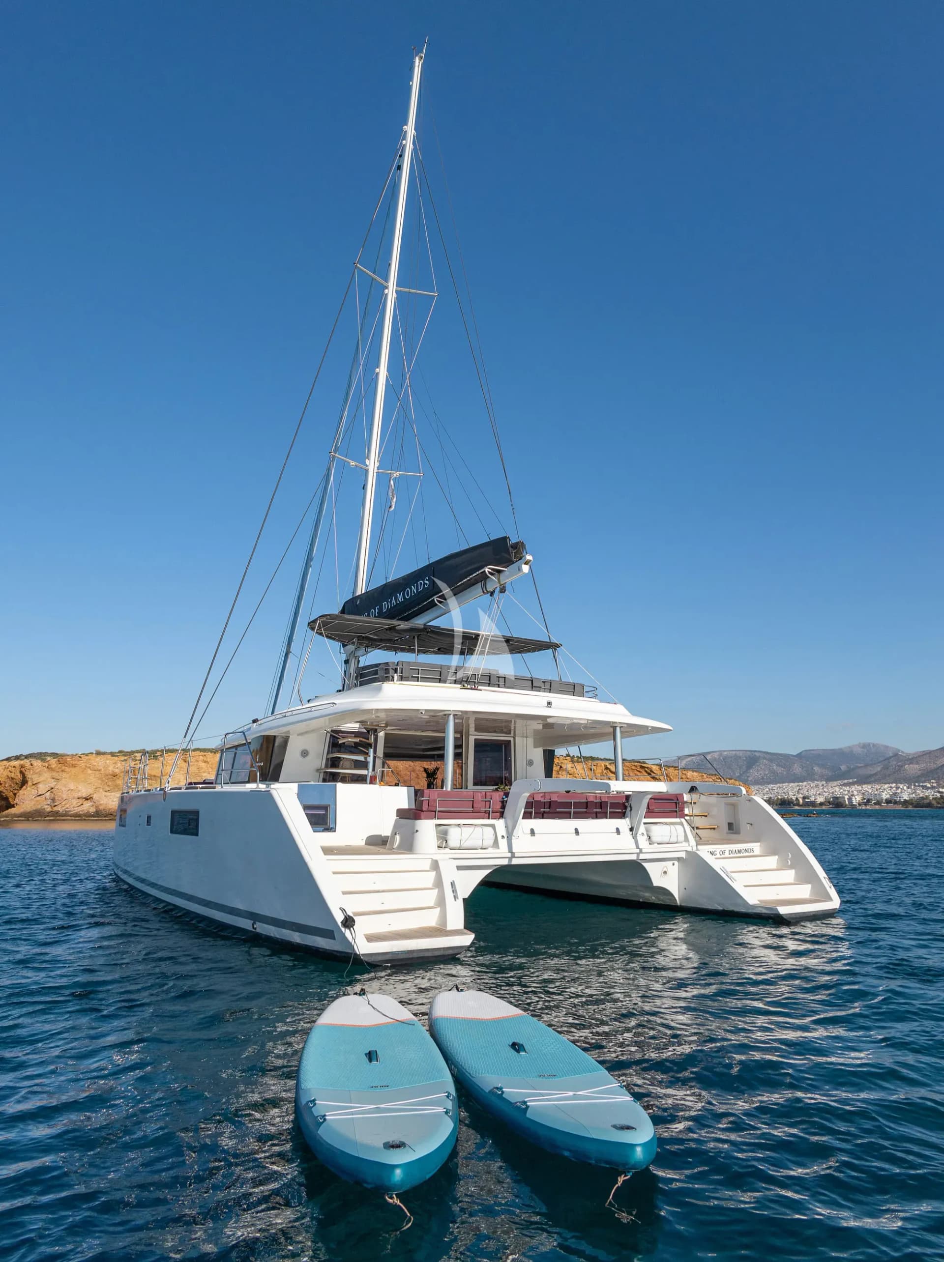 KING OF DIAMONDS – Exterior