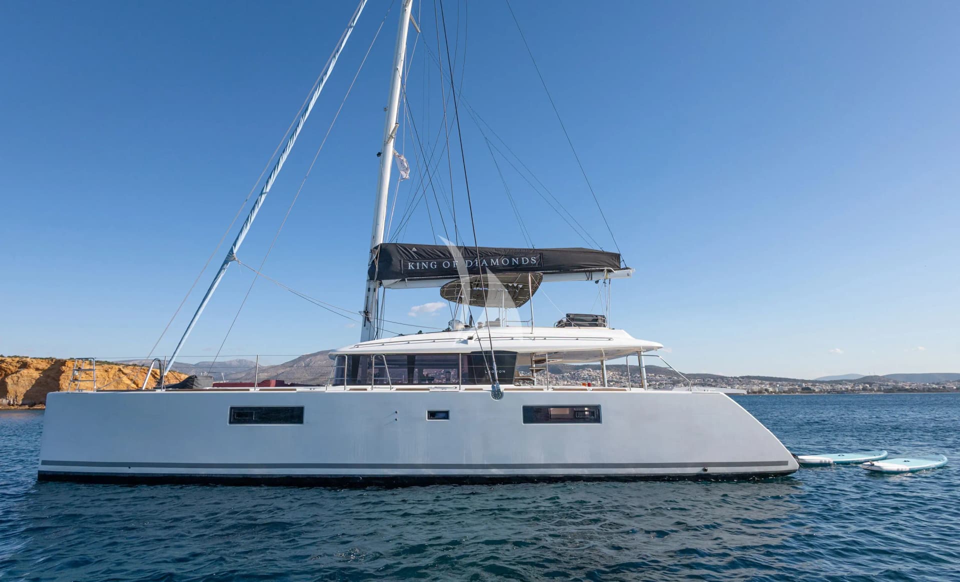KING OF DIAMONDS – Exterior
