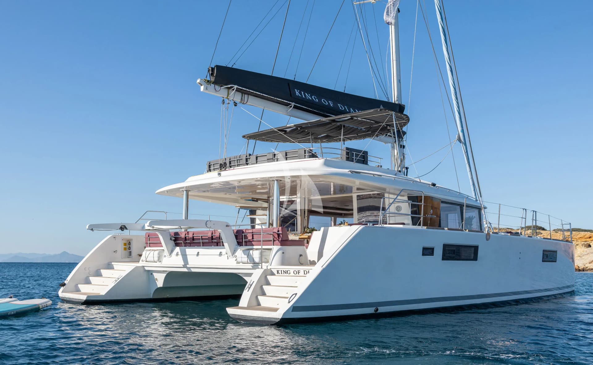 KING OF DIAMONDS – Exterior
