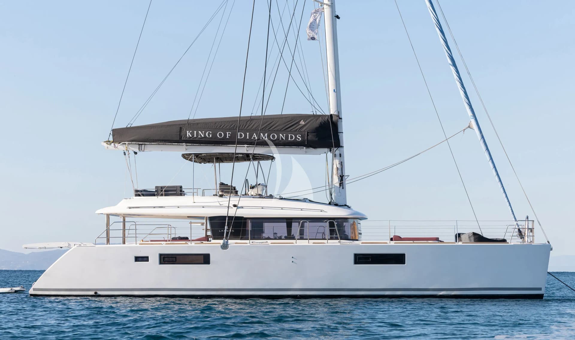 KING OF DIAMONDS – Exterior