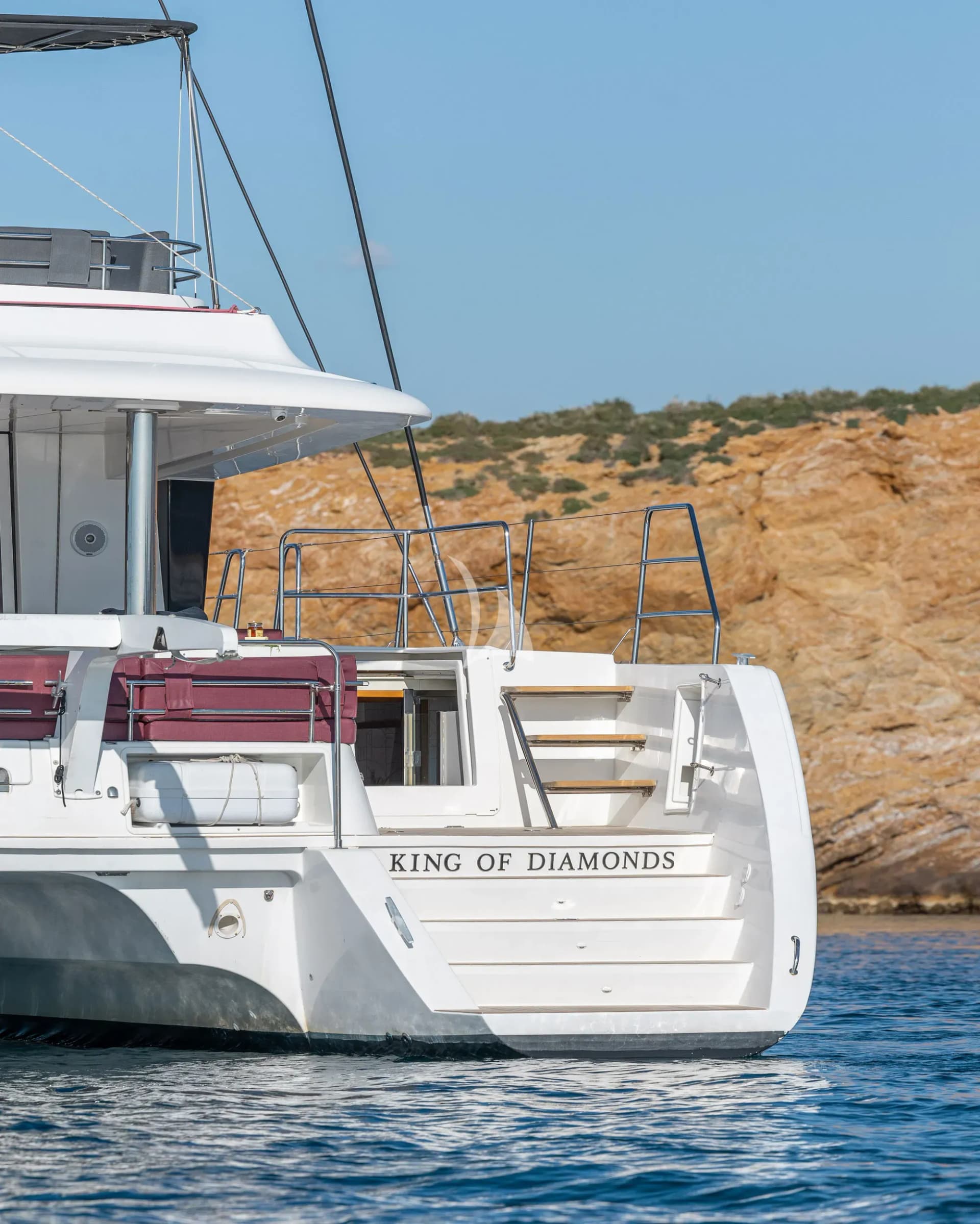 KING OF DIAMONDS – Exterior
