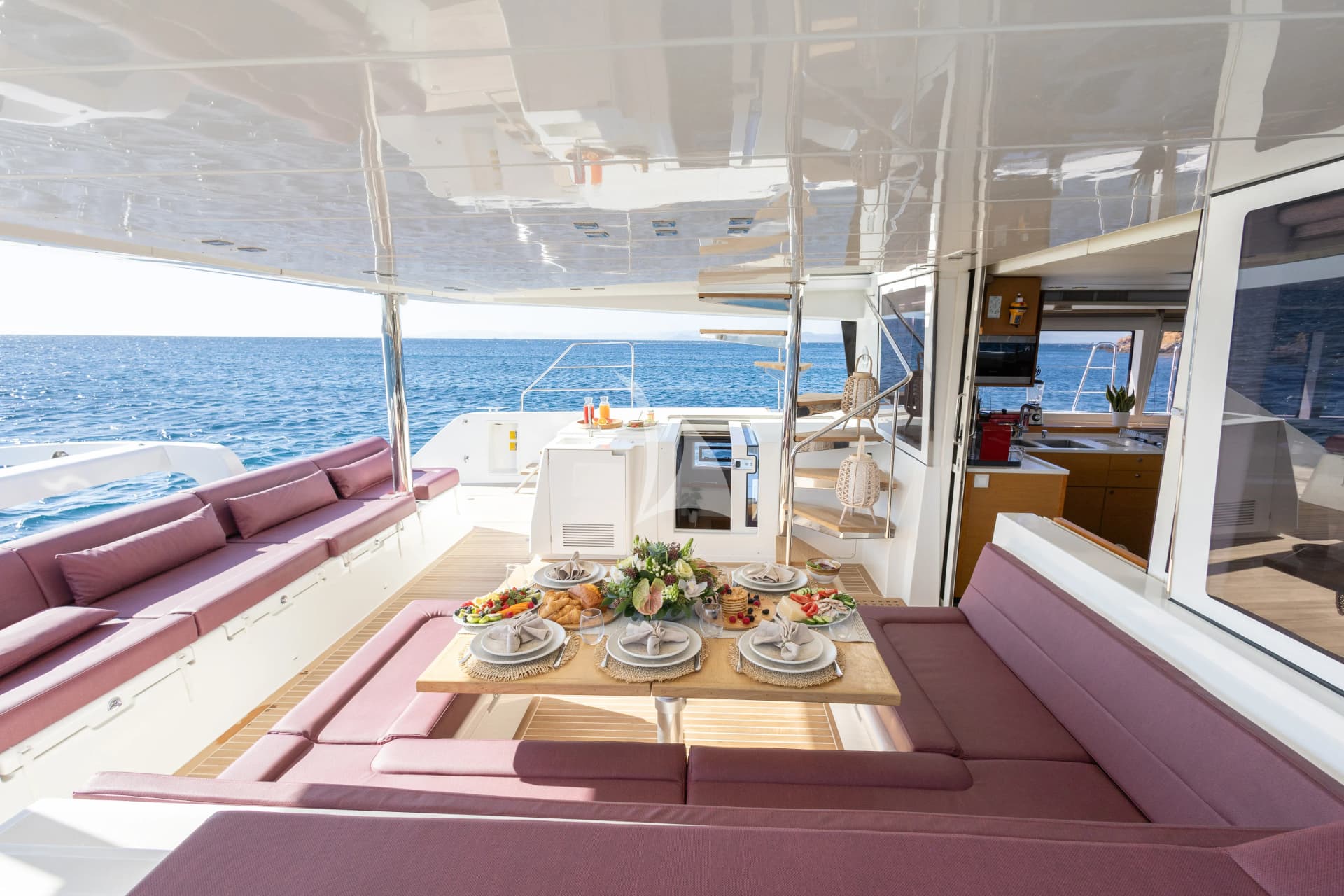 KING OF DIAMONDS – Exterior