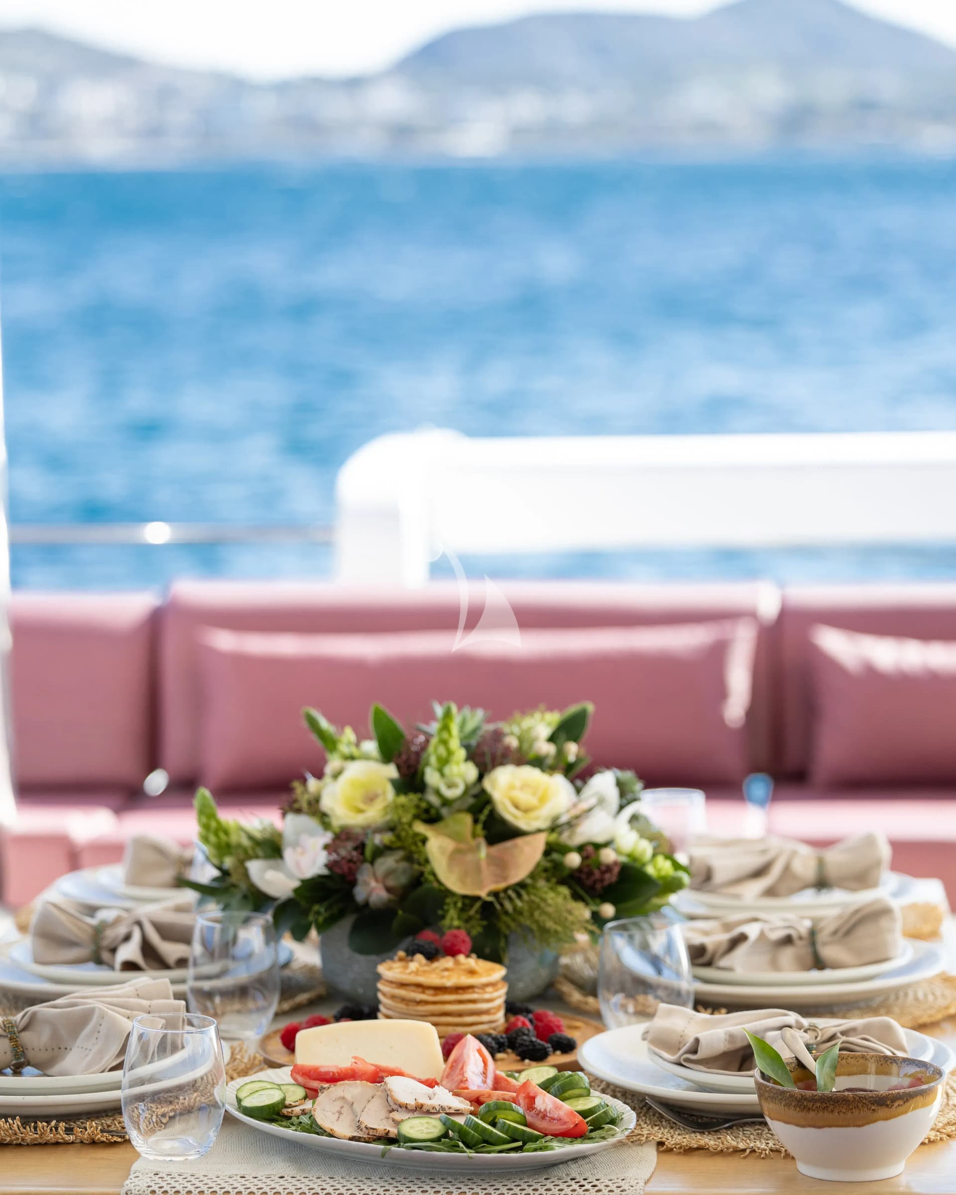 KING OF DIAMONDS – Exterior