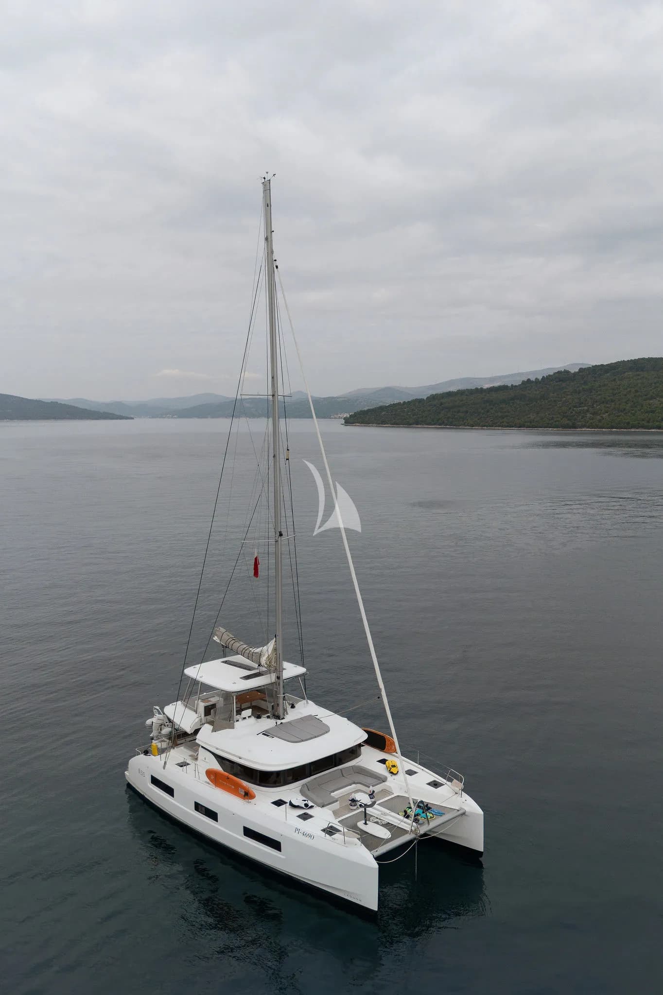LADY M – Exterior