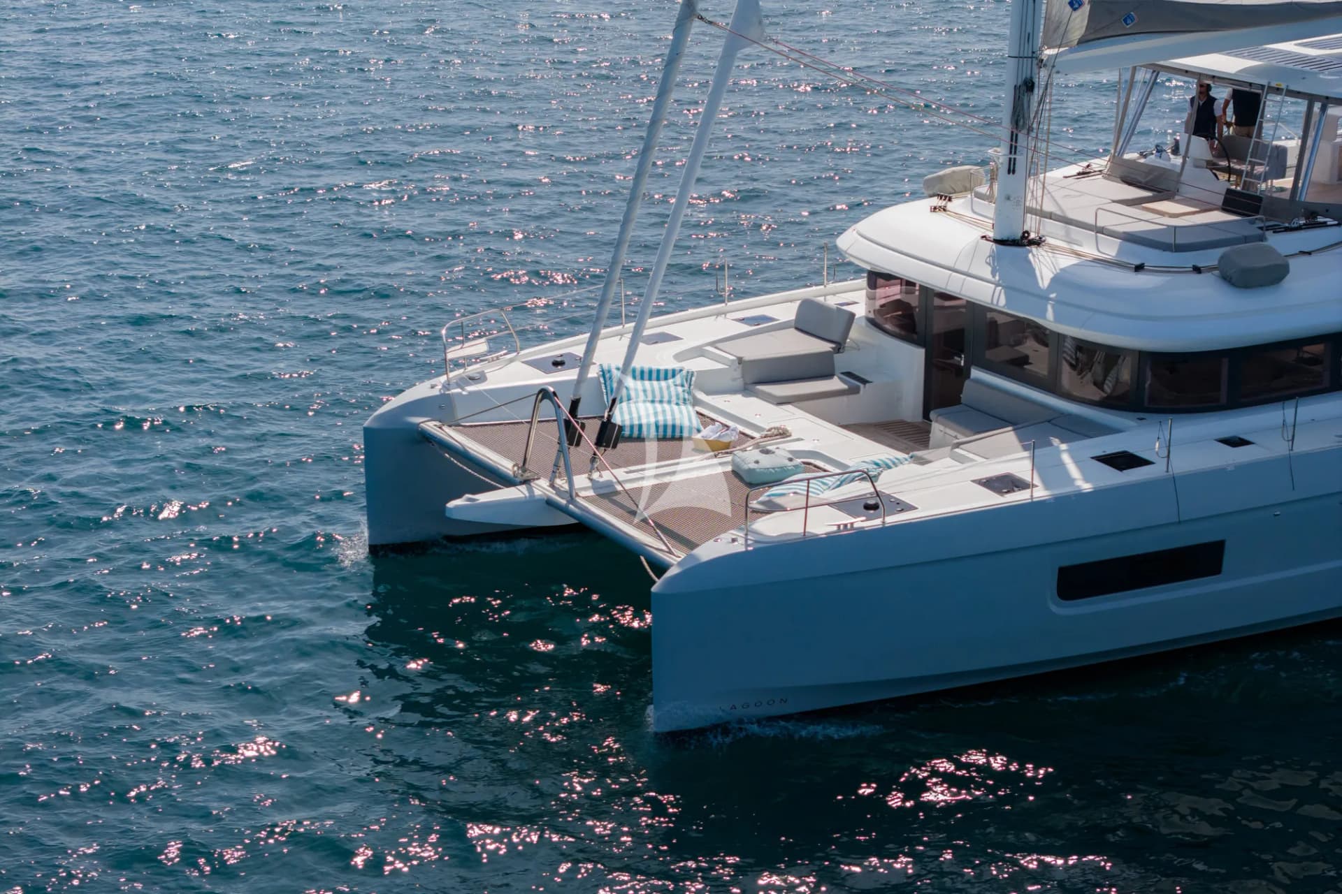 LADY M – Exterior
