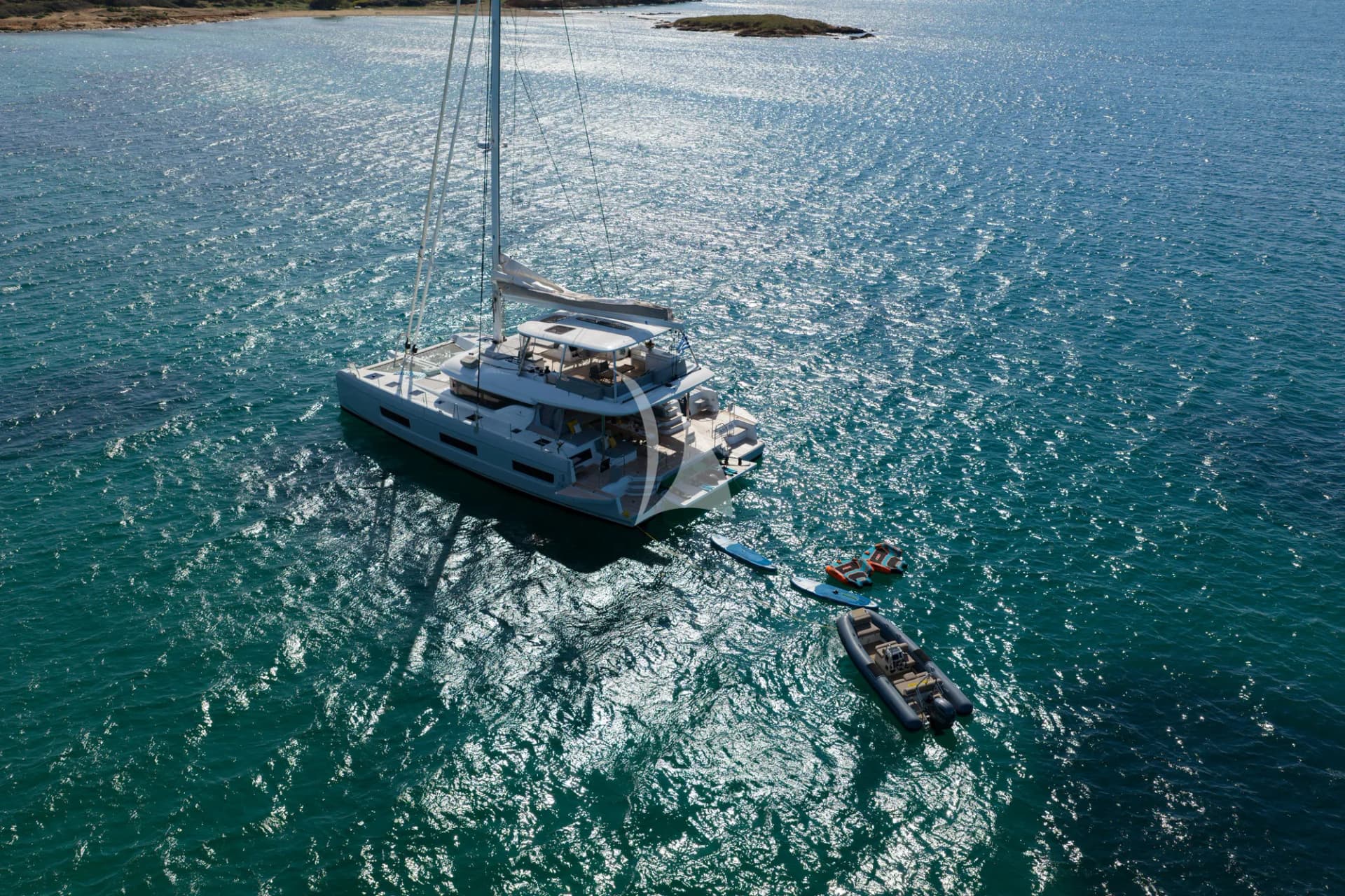 LADY M – Exterior