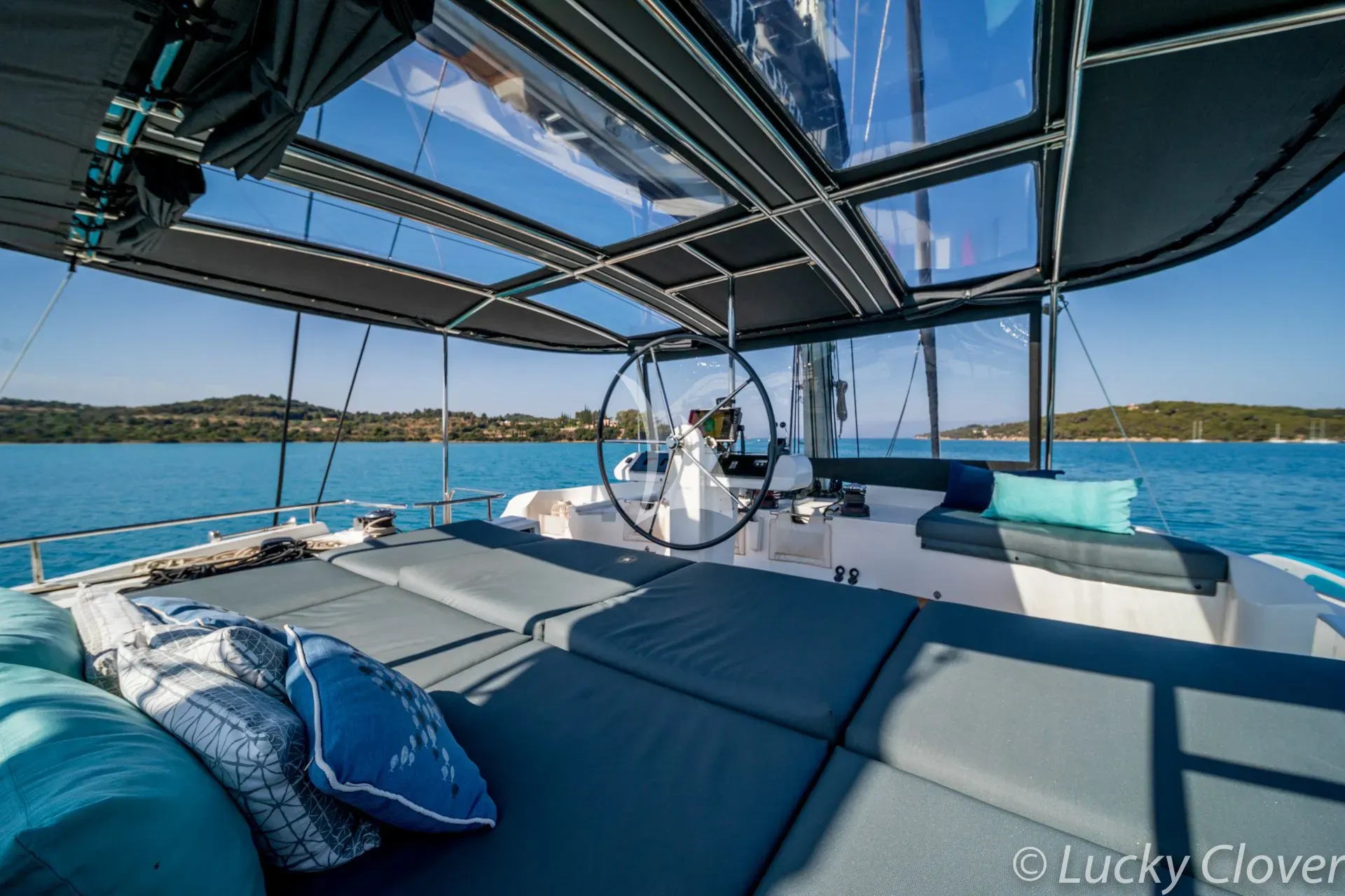 Lucky Clover – Exterior
