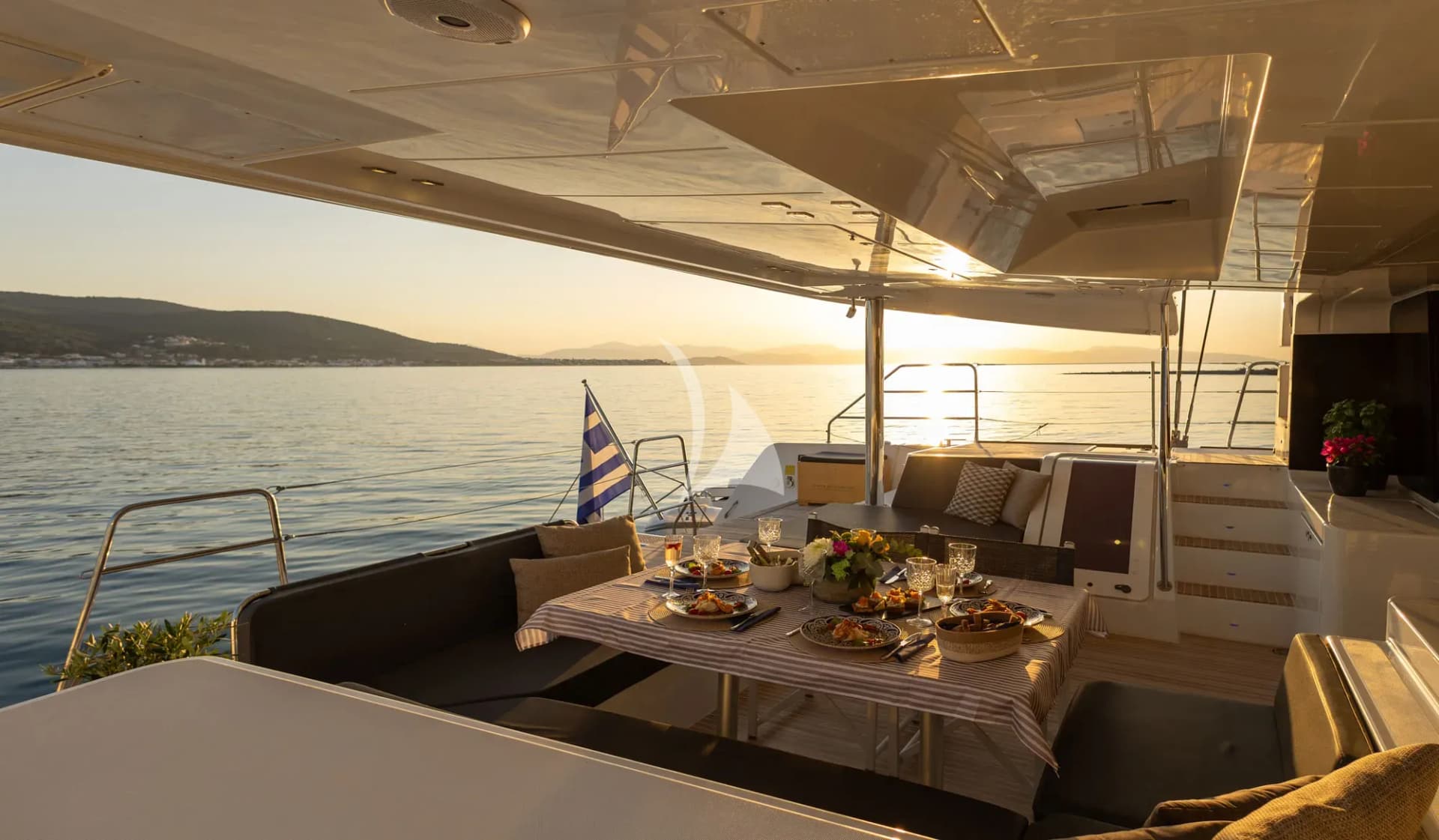 QUEEN OF DIAMONDS – Exterior