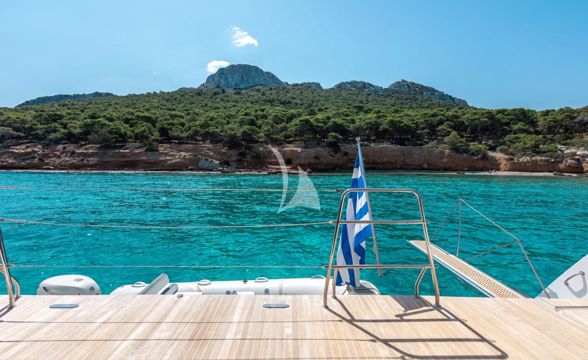 QUEEN OF DIAMONDS – Exterior