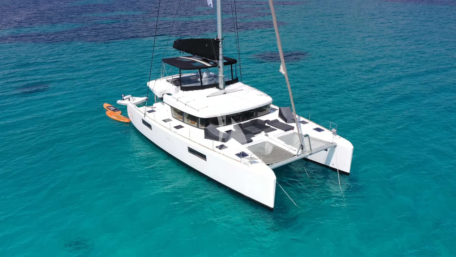 QUEEN OF DIAMONDS – Exterior