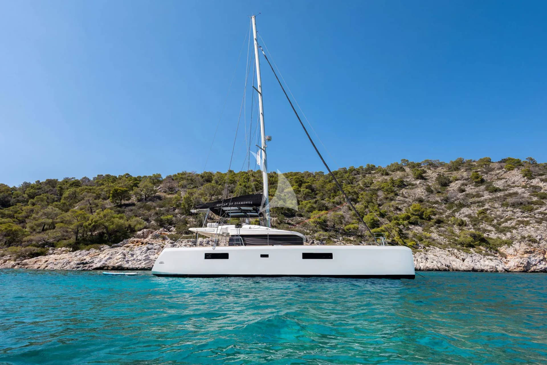 QUEEN OF DIAMONDS – Exterior