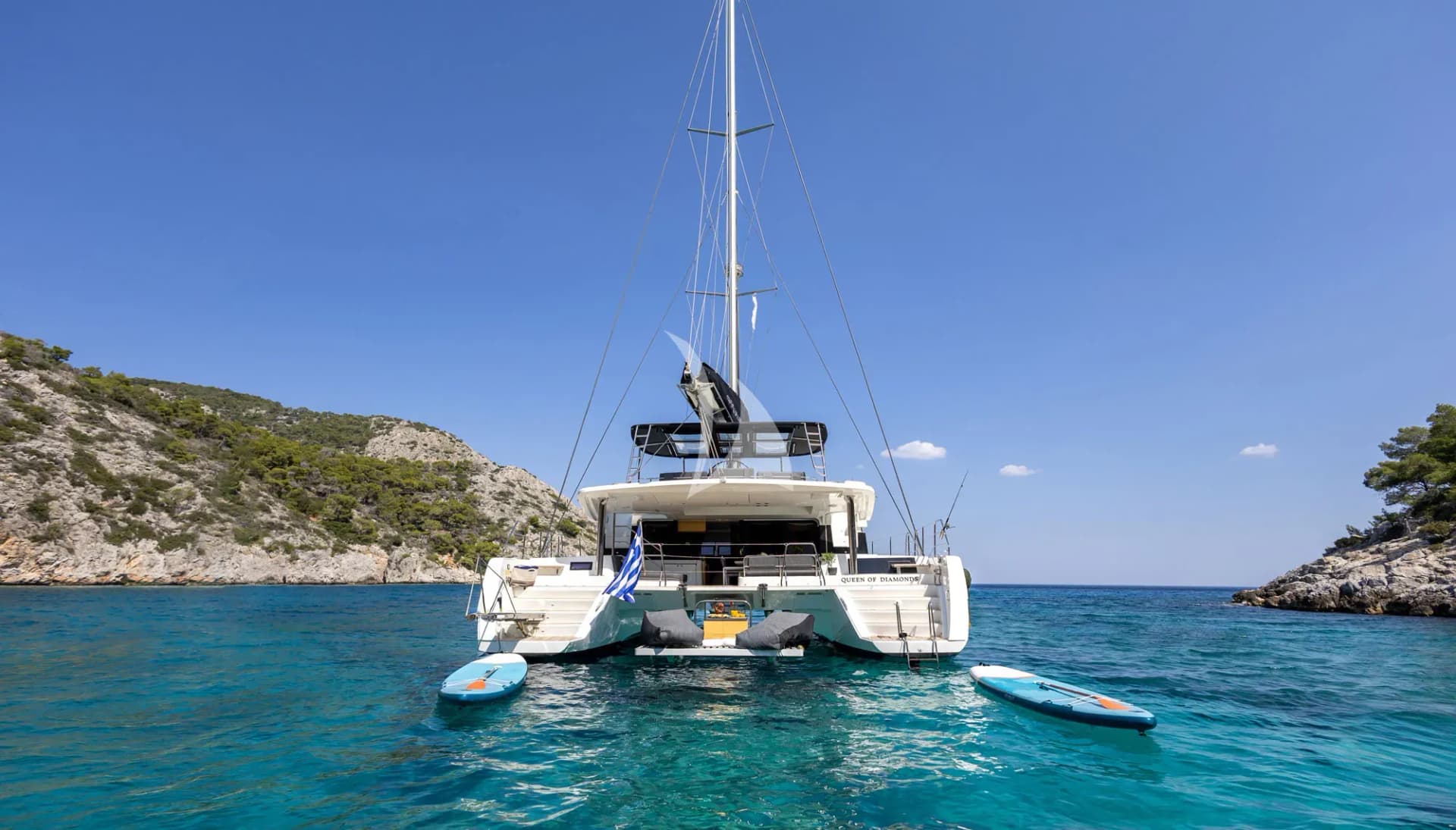 QUEEN OF DIAMONDS – Exterior