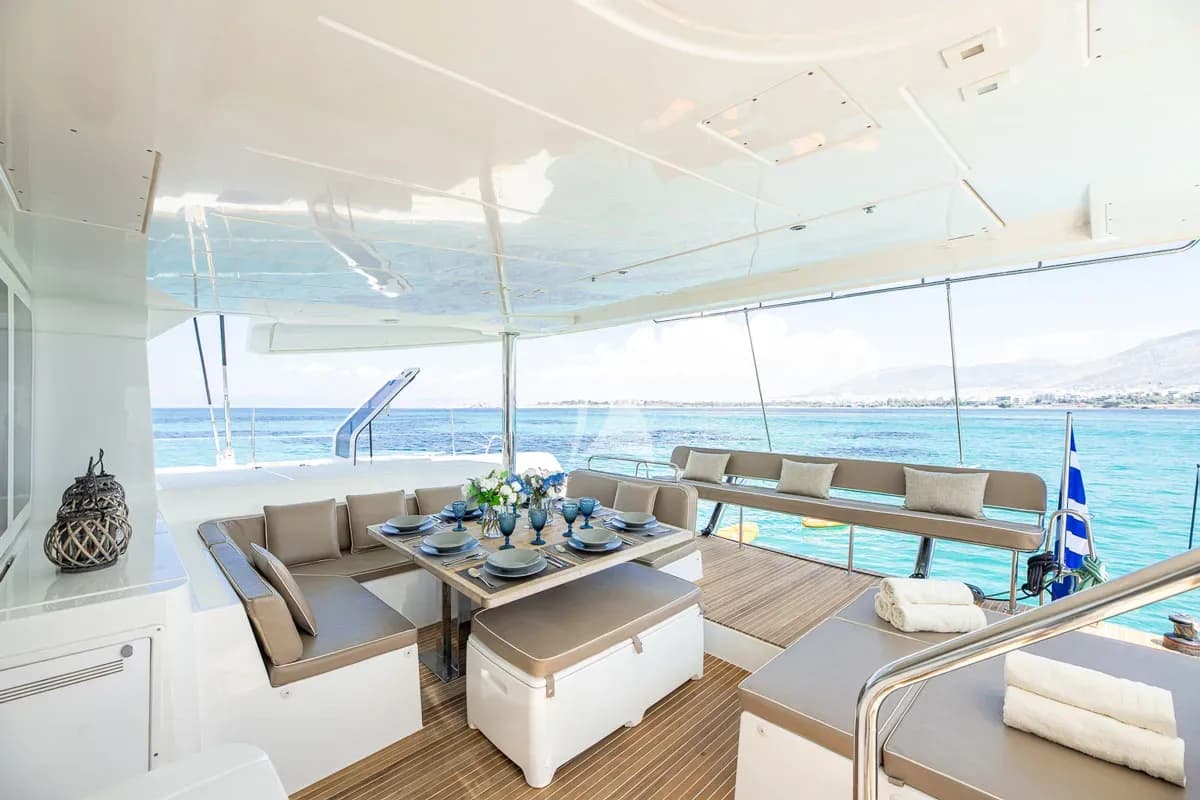 ROYAL FLUSH – Exterior