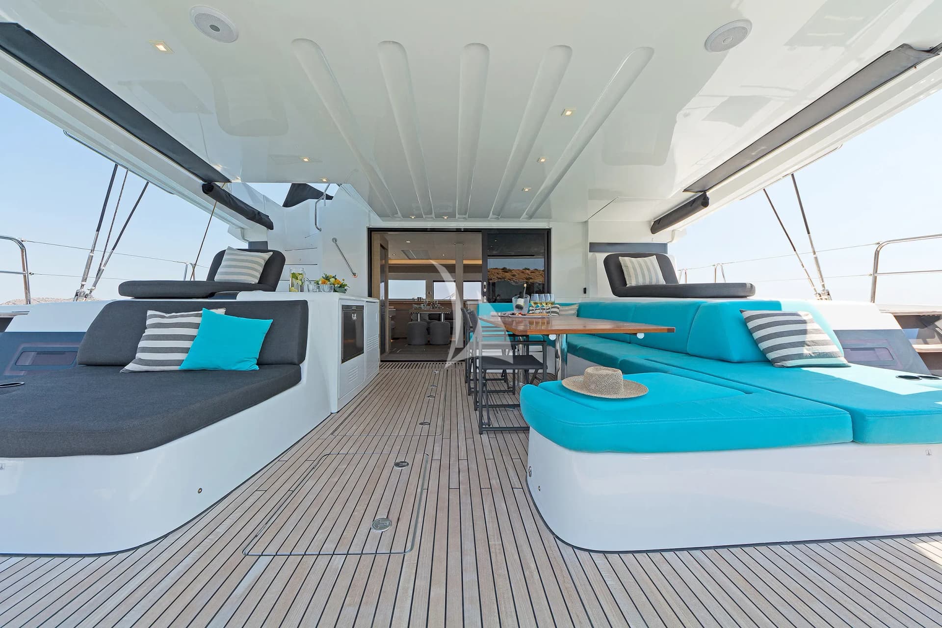 VERINA STAR – Exterior