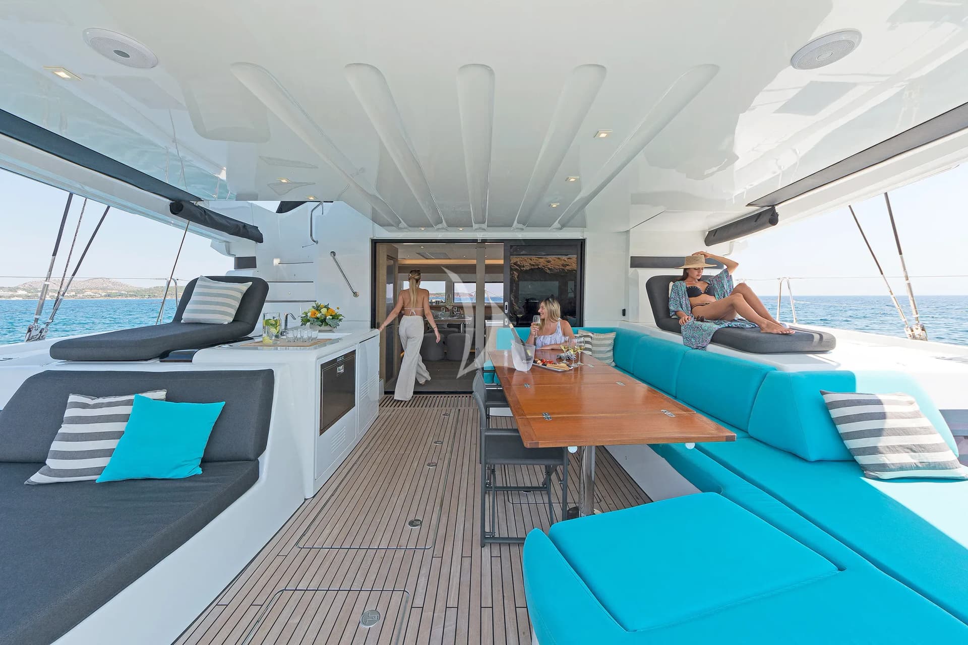 VERINA STAR – Exterior