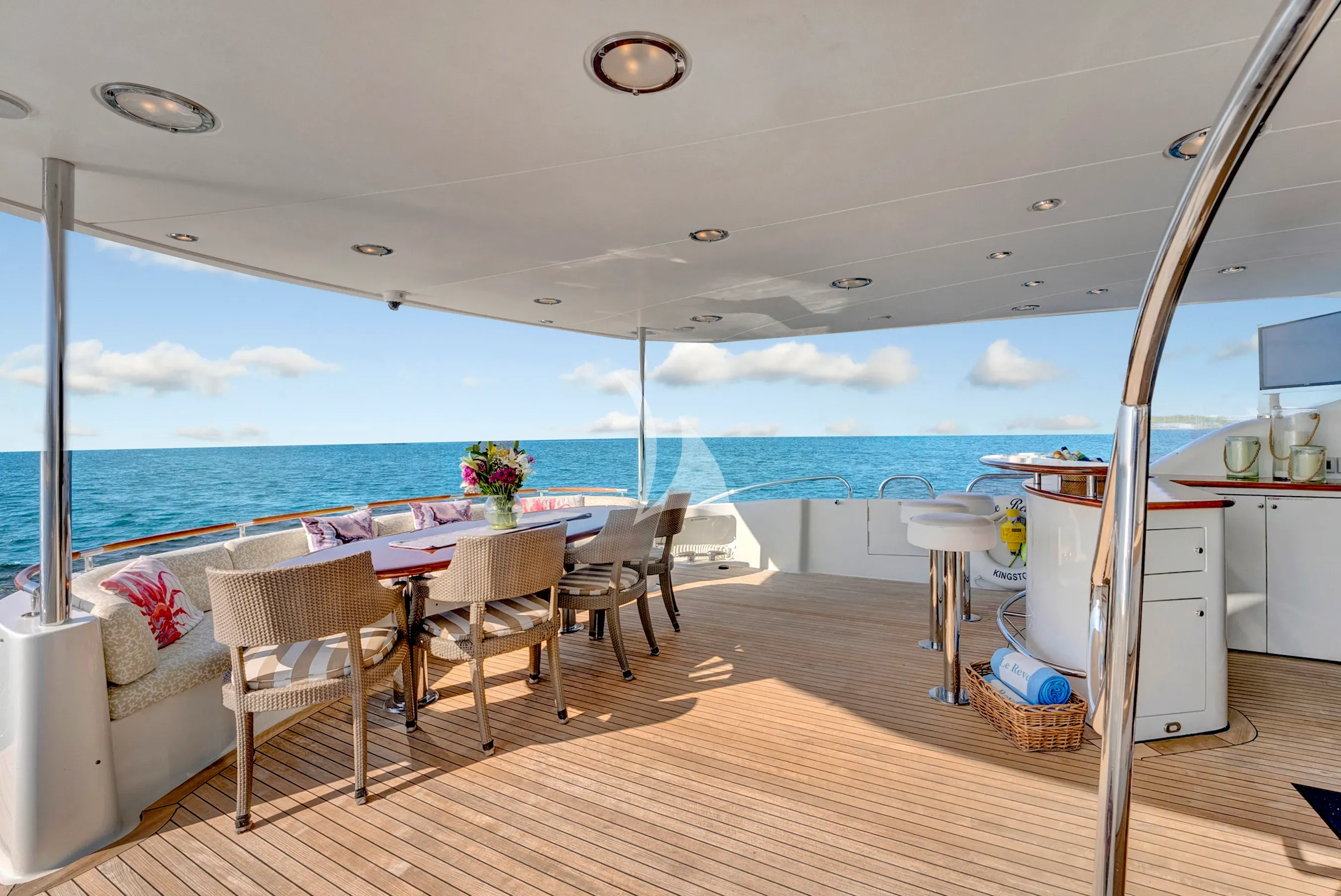 LE REVE – Exterior