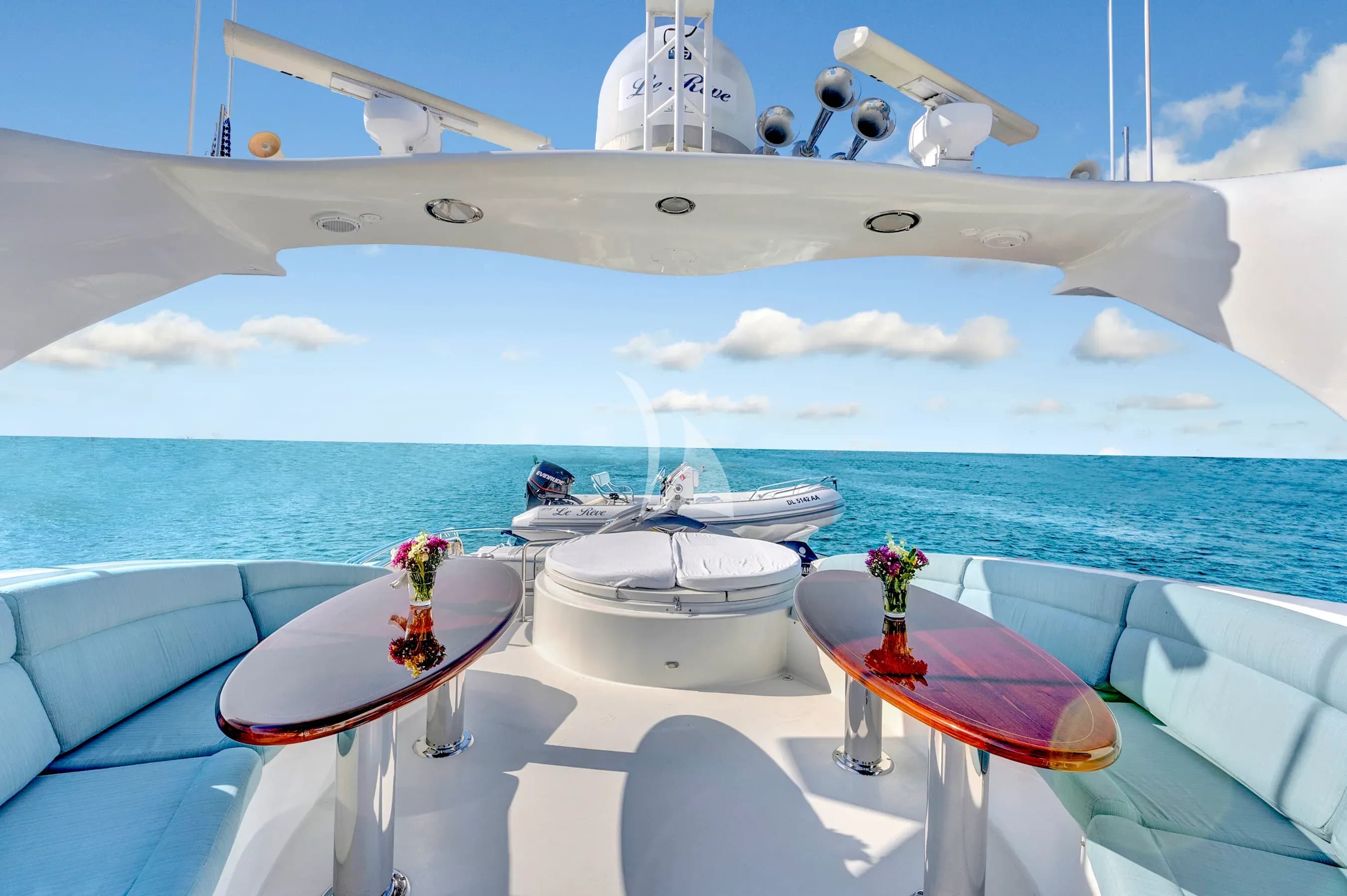 LE REVE – Exterior