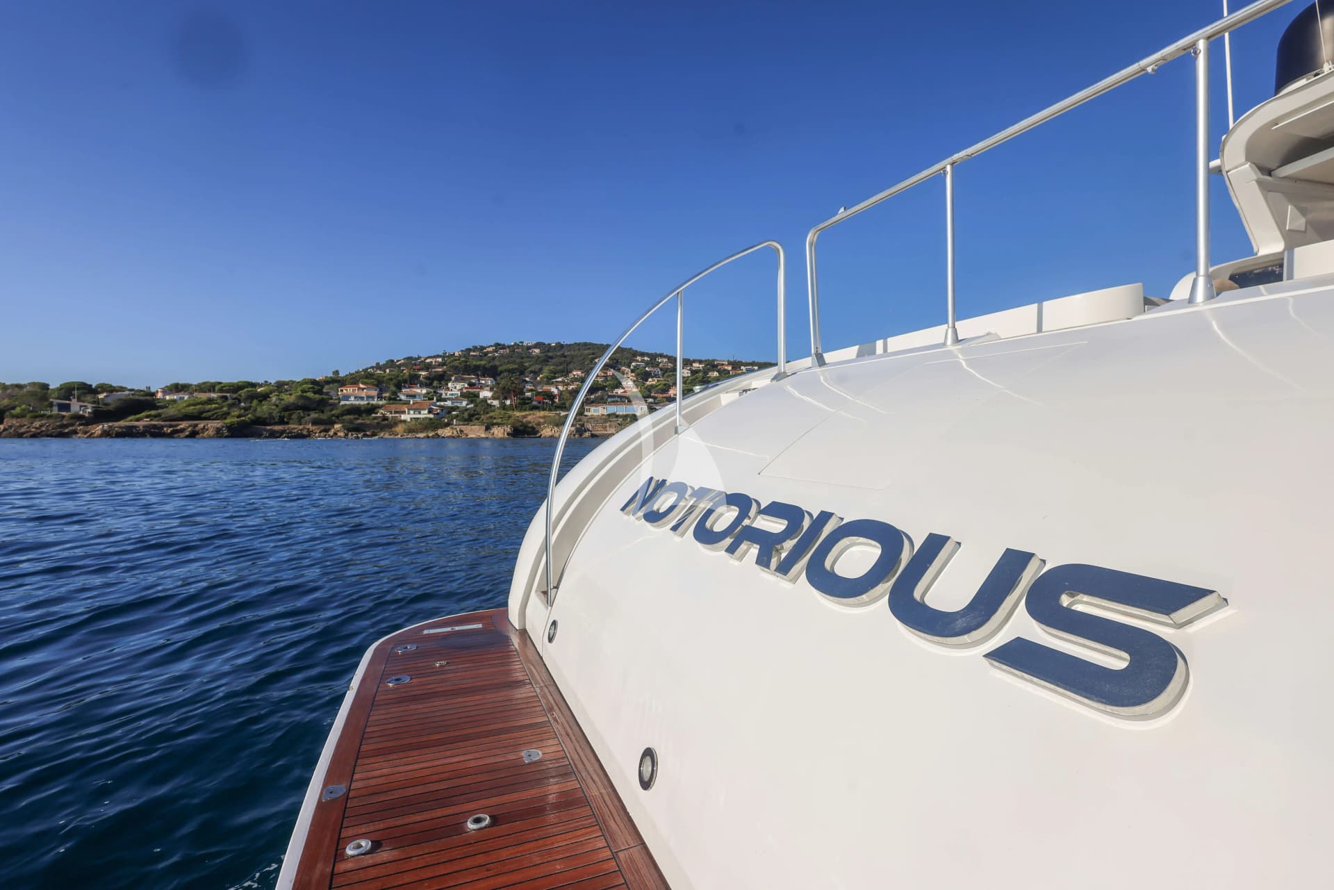 NOTORIOUS – Exterior