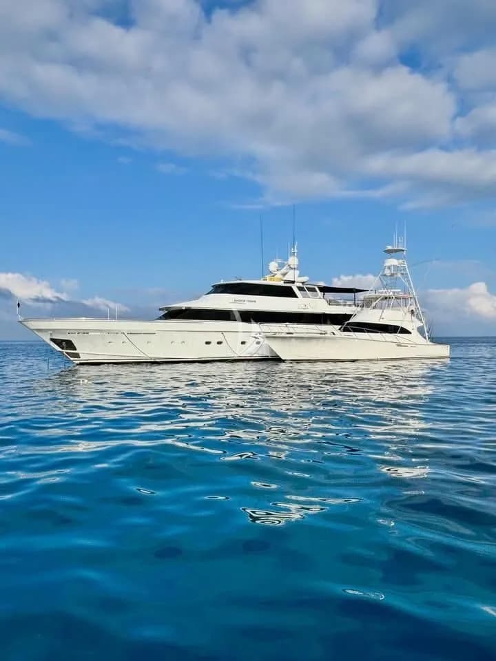 SHORE THING – Exterior