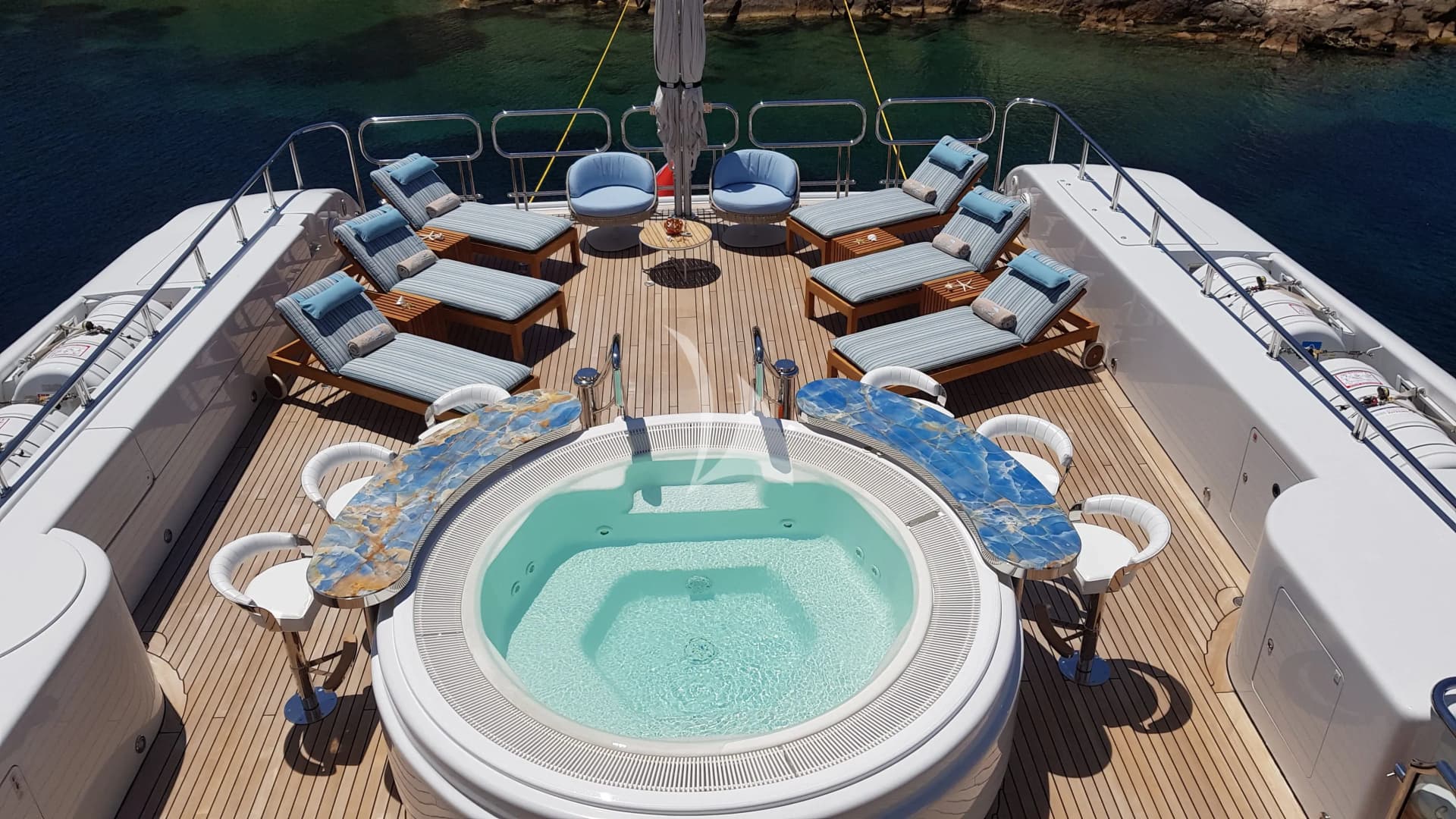 CAPRI I – Exterior