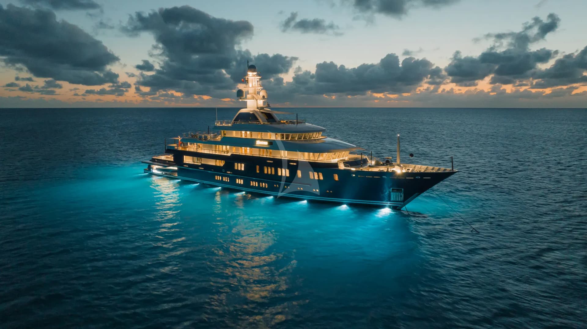 HUNTRESS – Exterior