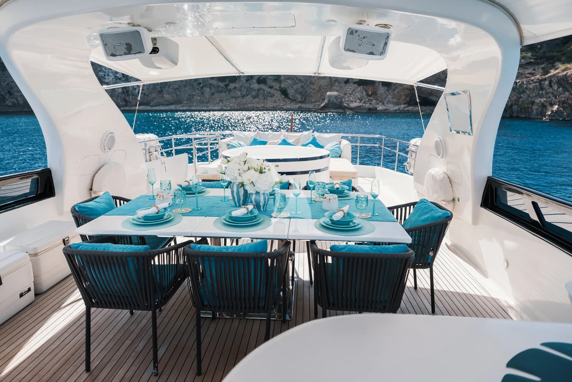 LADY KC – Exterior
