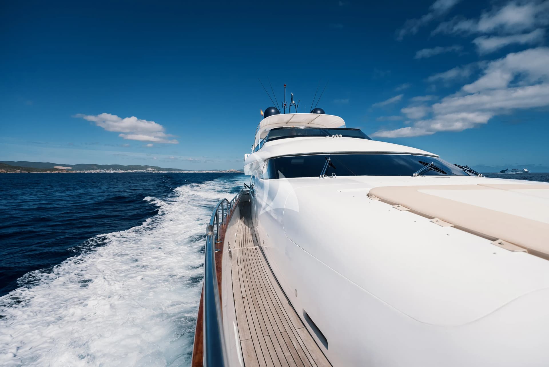 LADY KC – Exterior