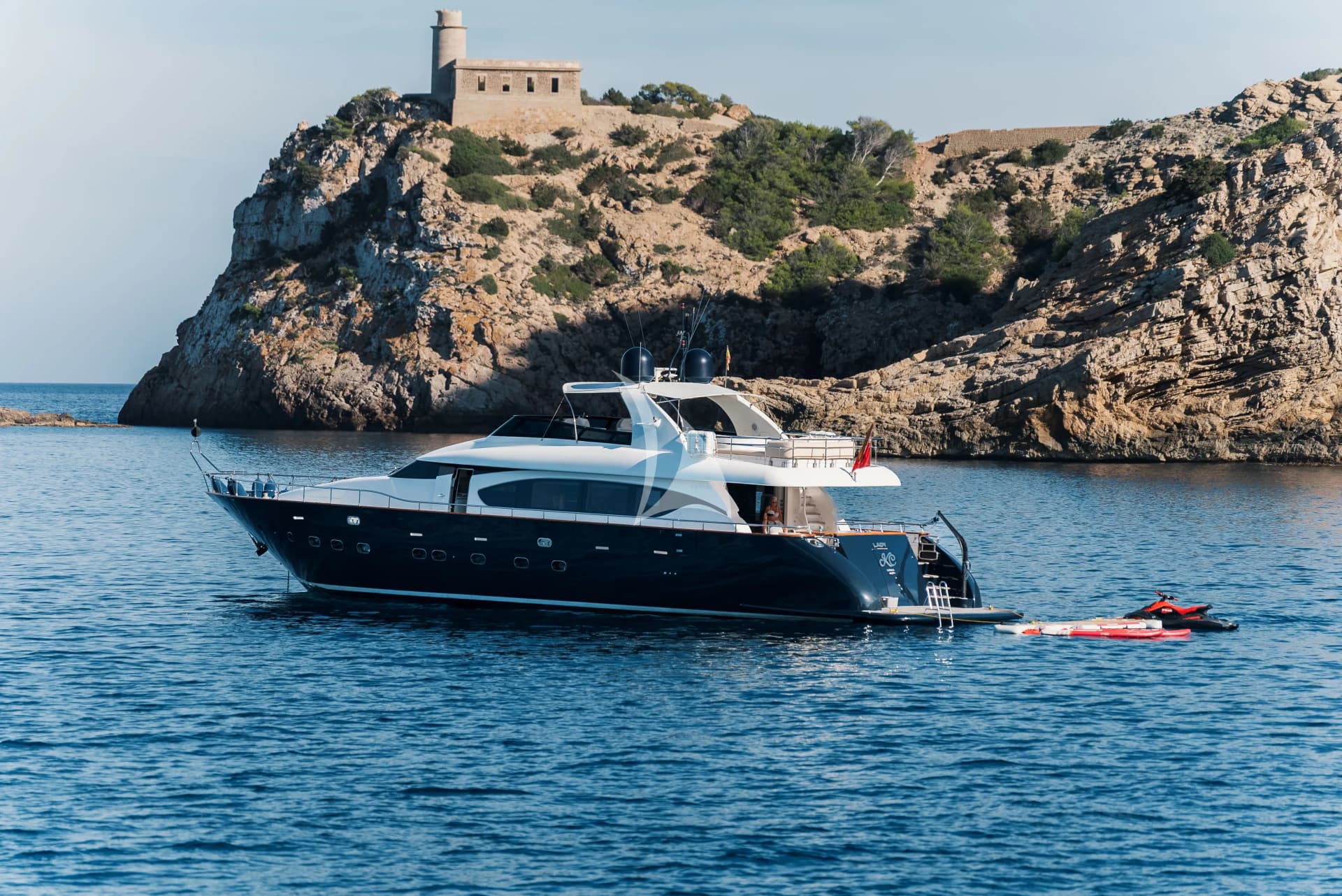 LADY KC – Exterior