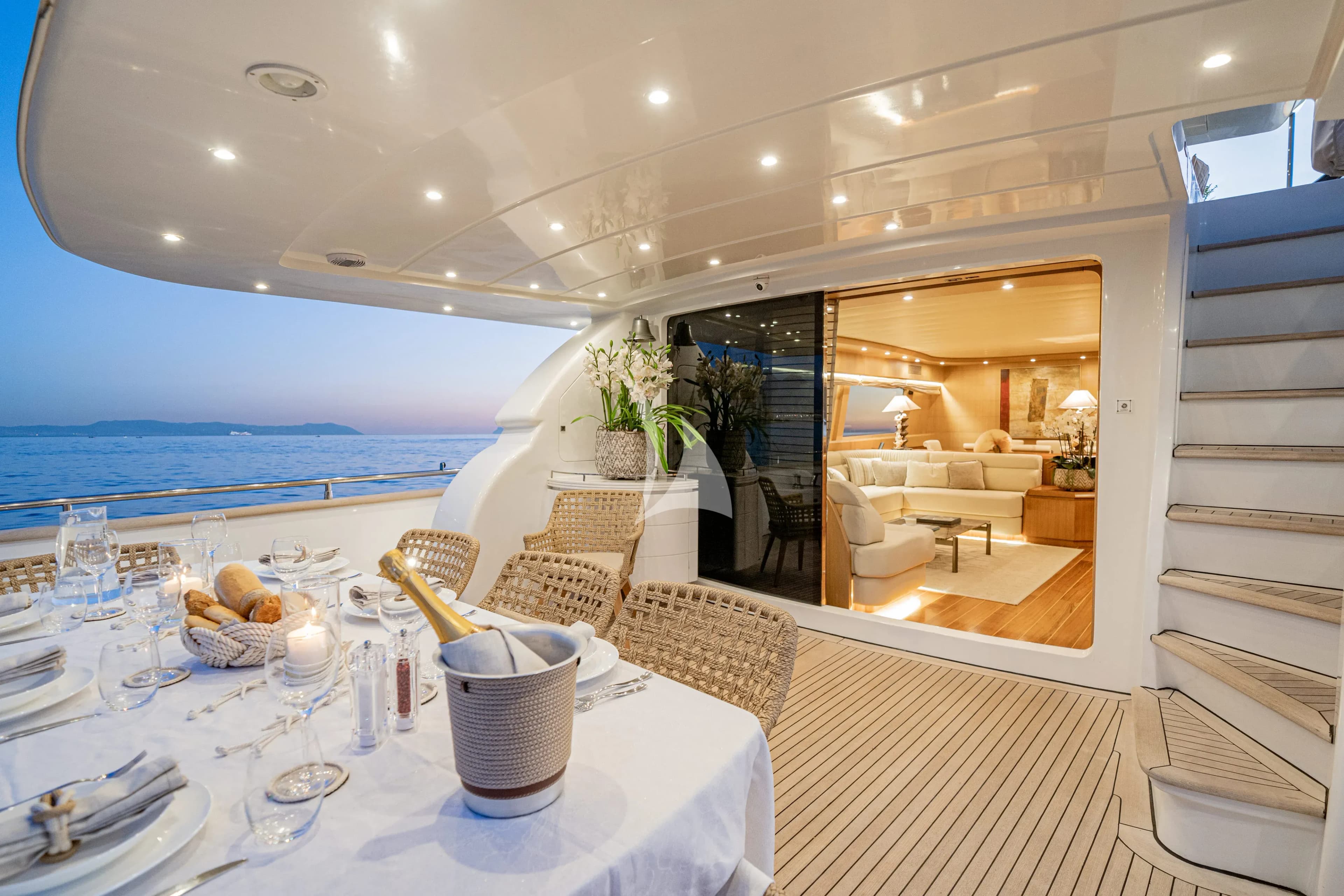 MY LIFE – Exterior