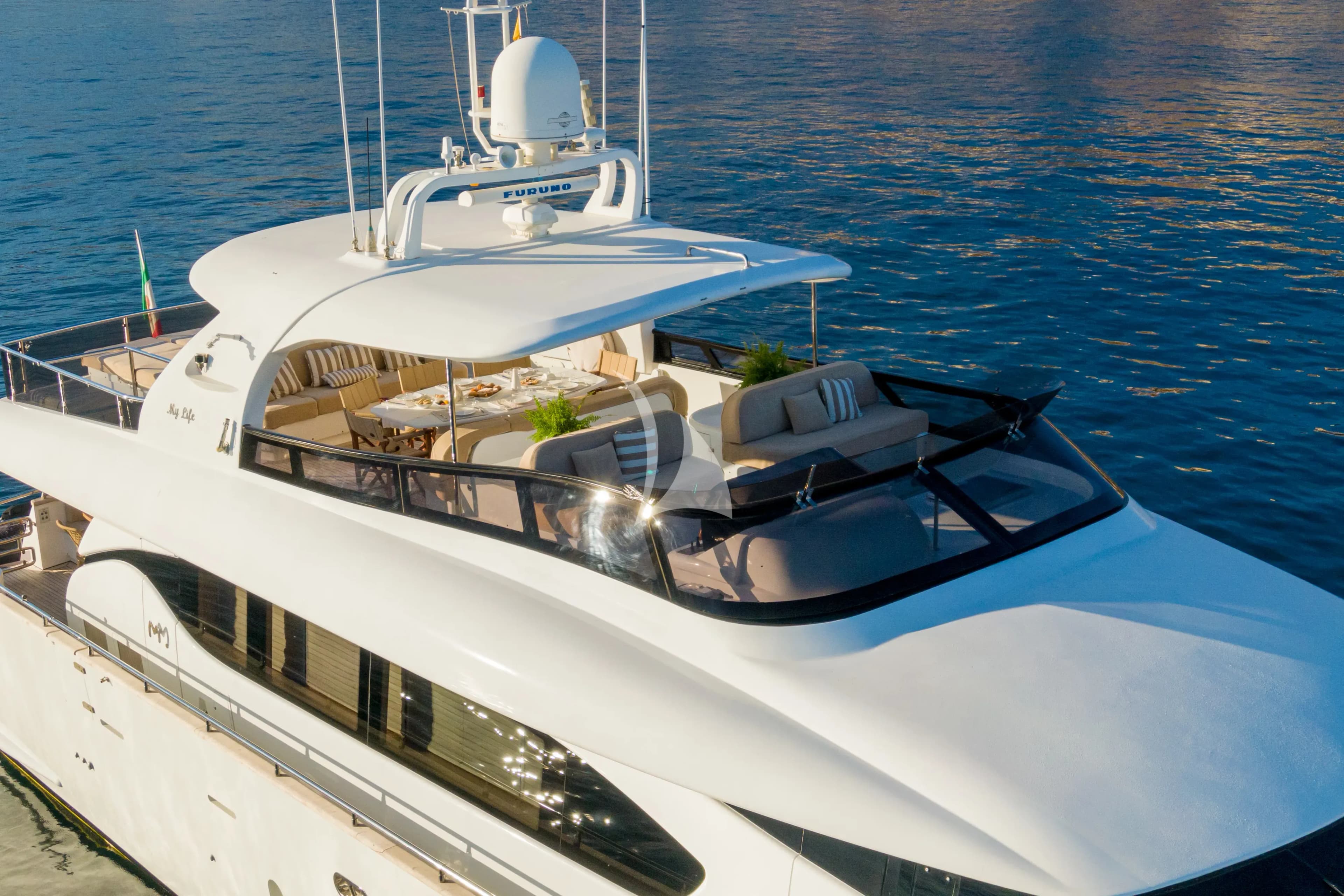 MY LIFE – Exterior
