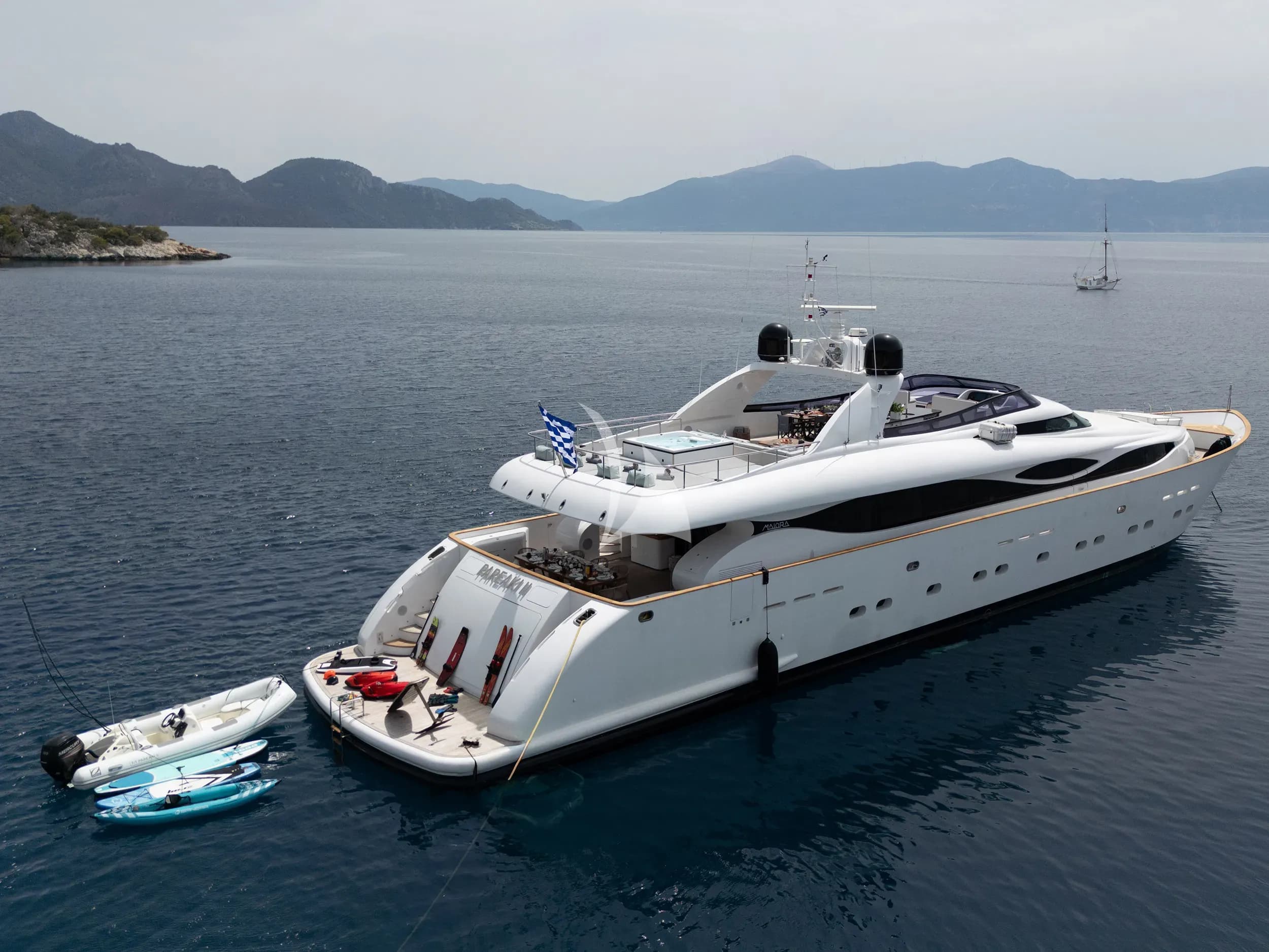 PAREAKI II – Exterior