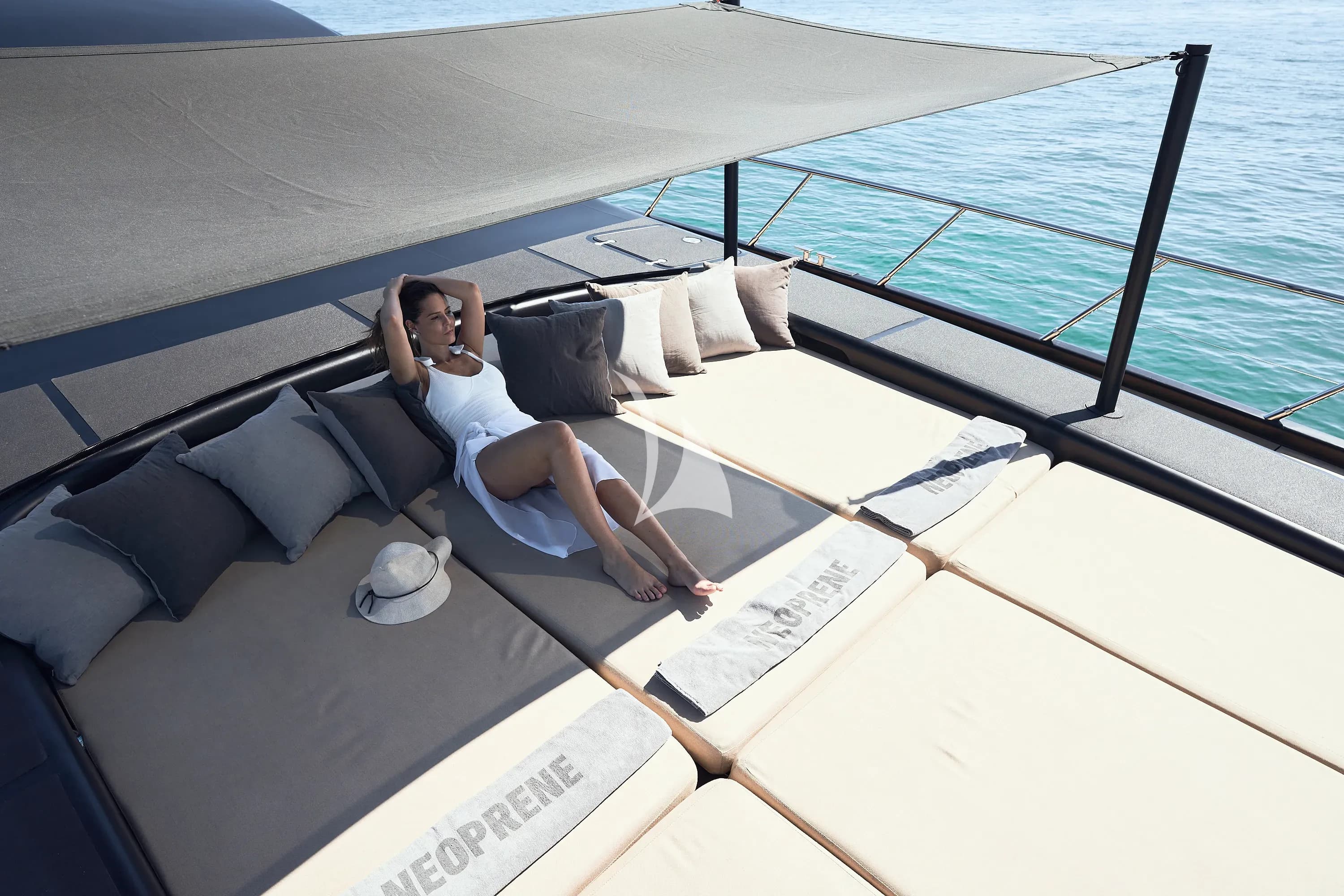 NEOPRENE – Exterior