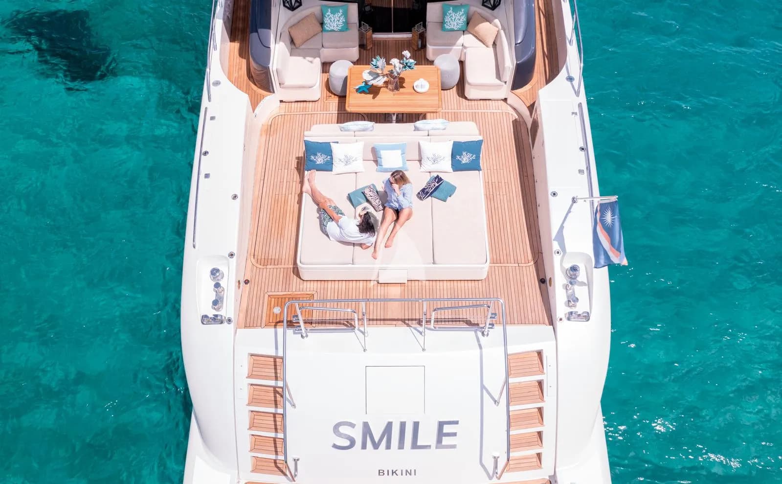 SMILE – Exterior