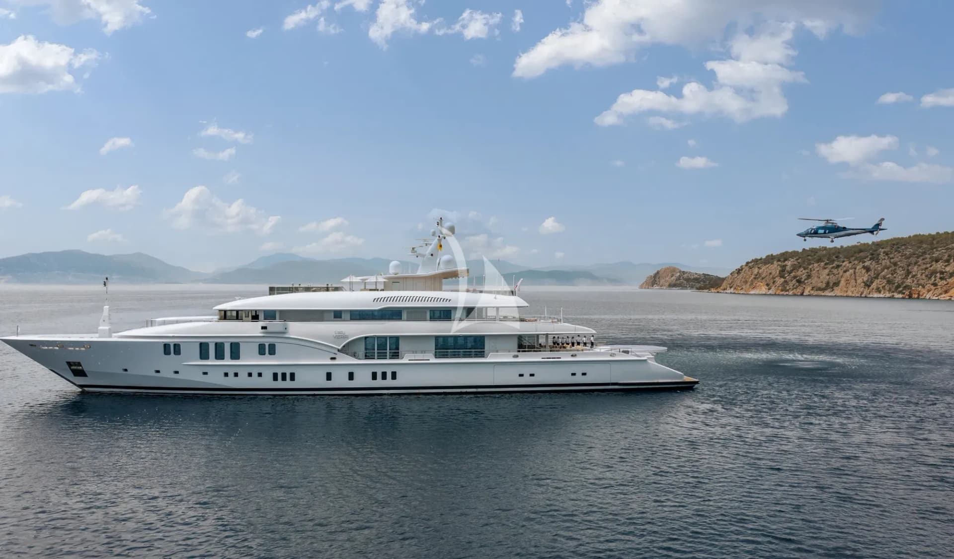 LADY VERA – Exterior