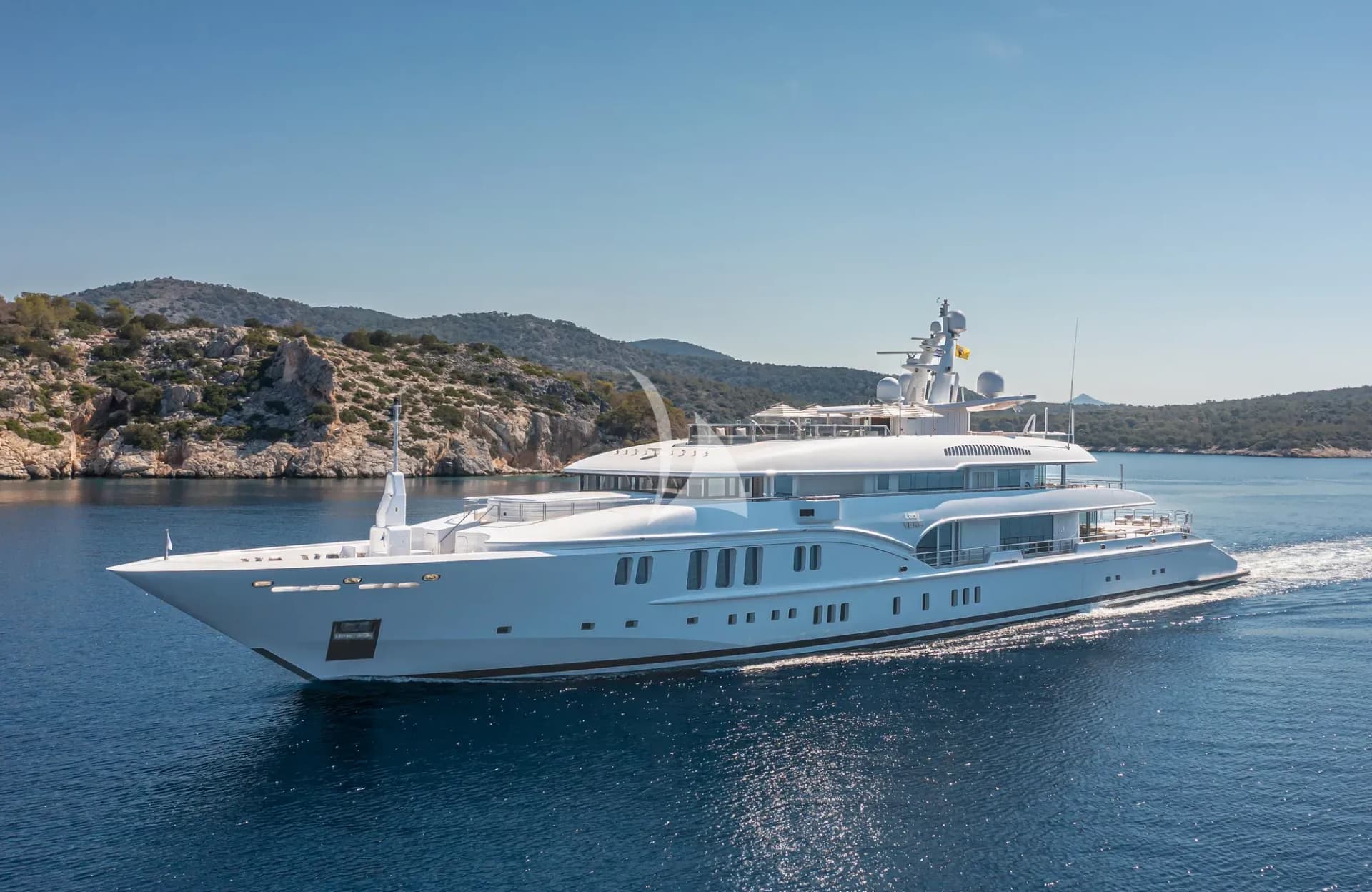 LADY VERA – Exterior