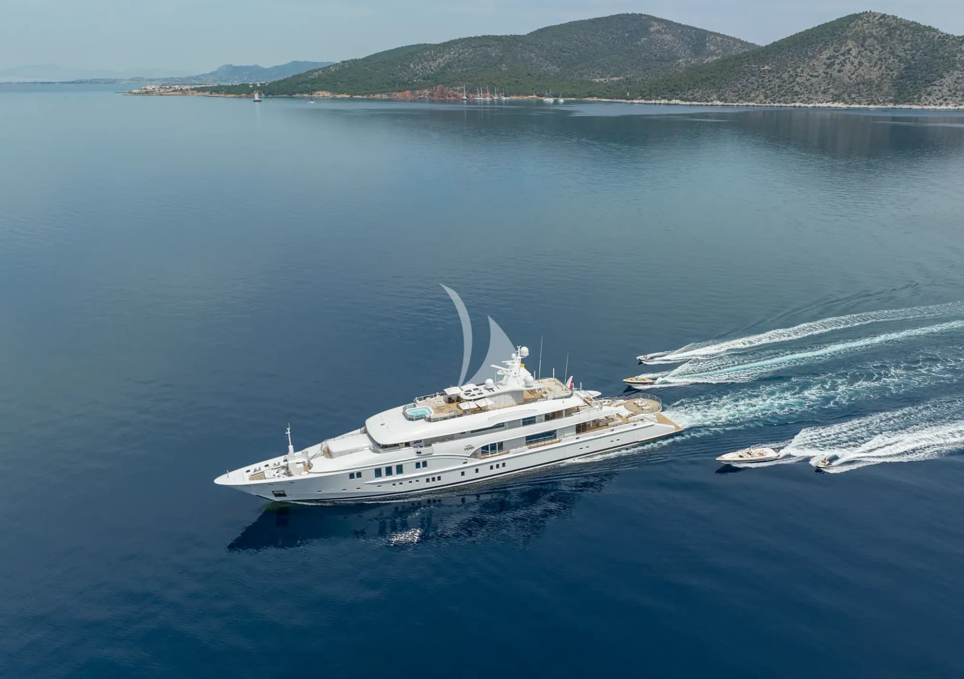 LADY VERA – Exterior