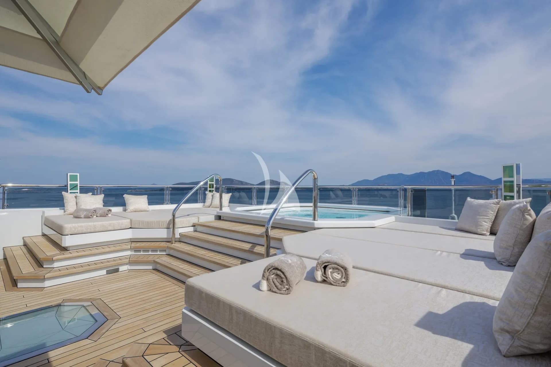 LADY VERA – Exterior