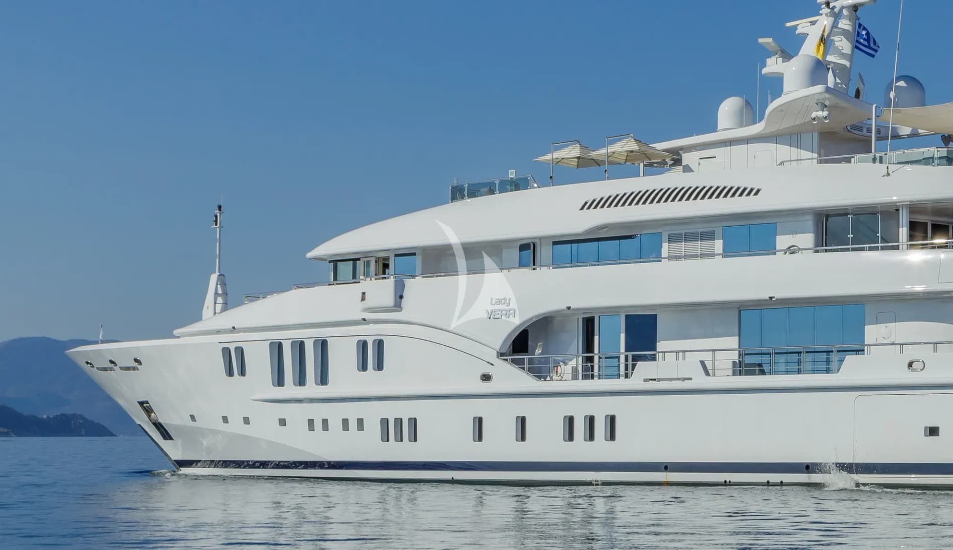 LADY VERA – Exterior