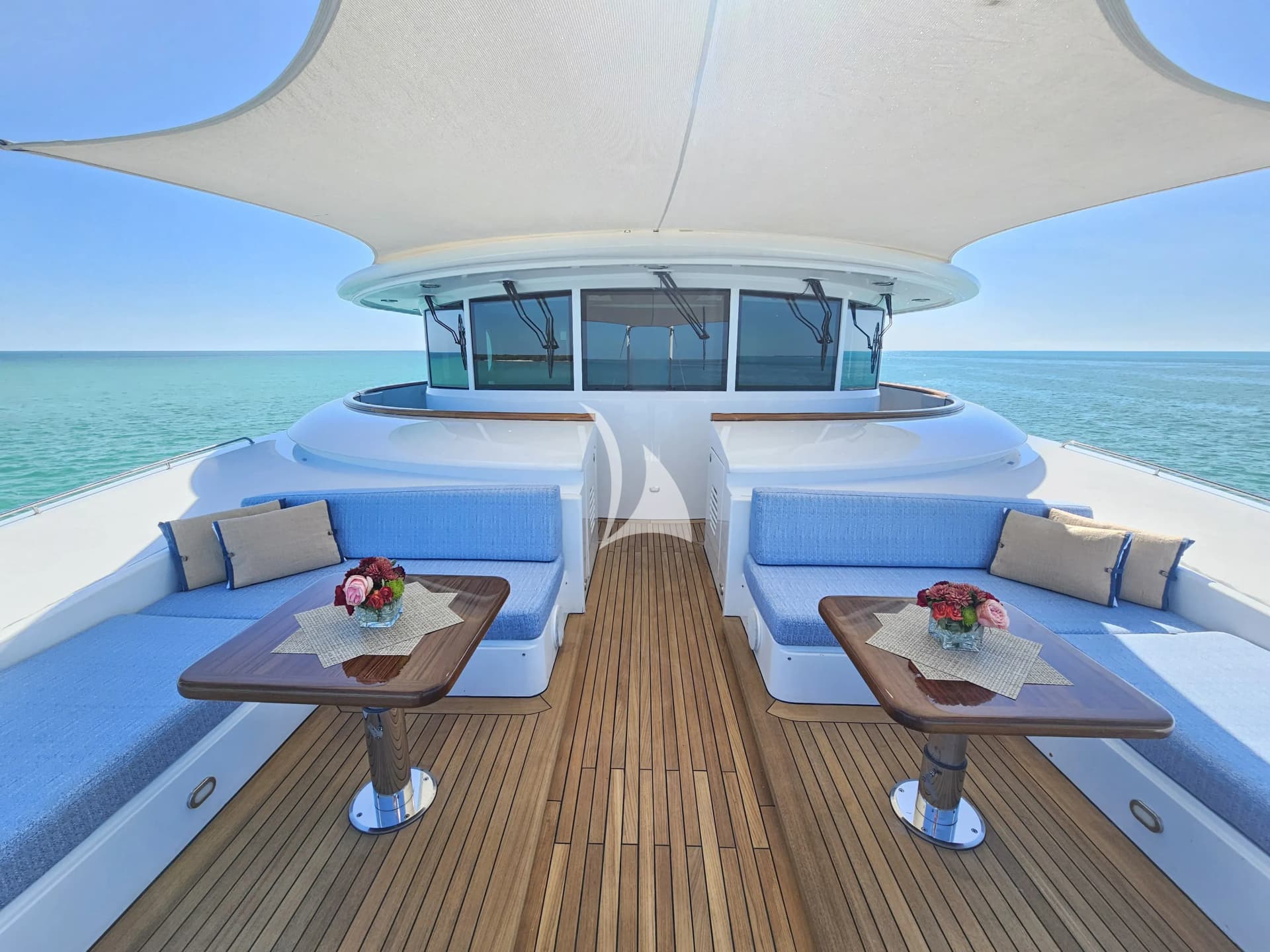 KING OF FUN – Exterior