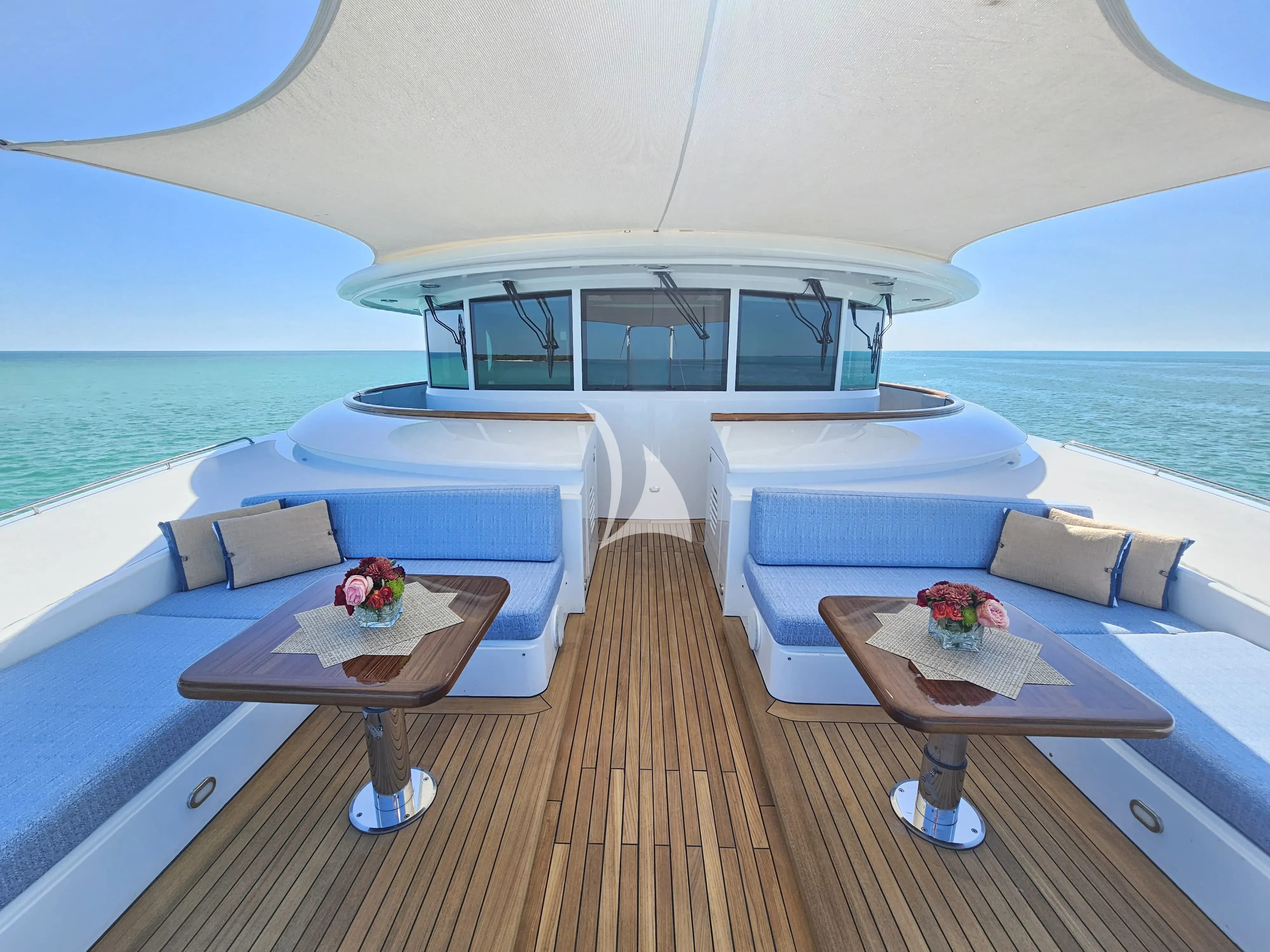 KING OF FUN – Exterior